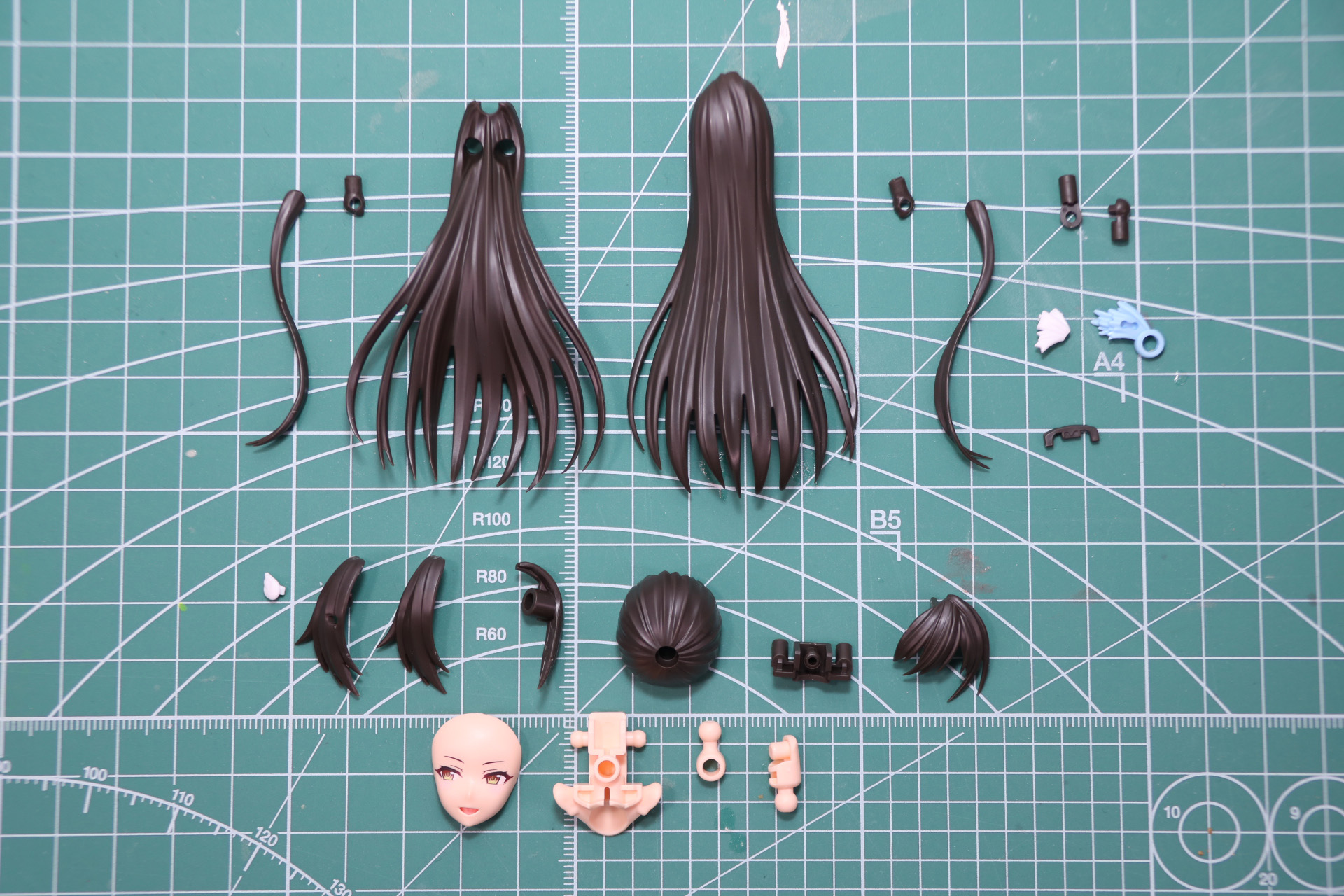 ロングポニーテールや細い髪まで細かく造形されている