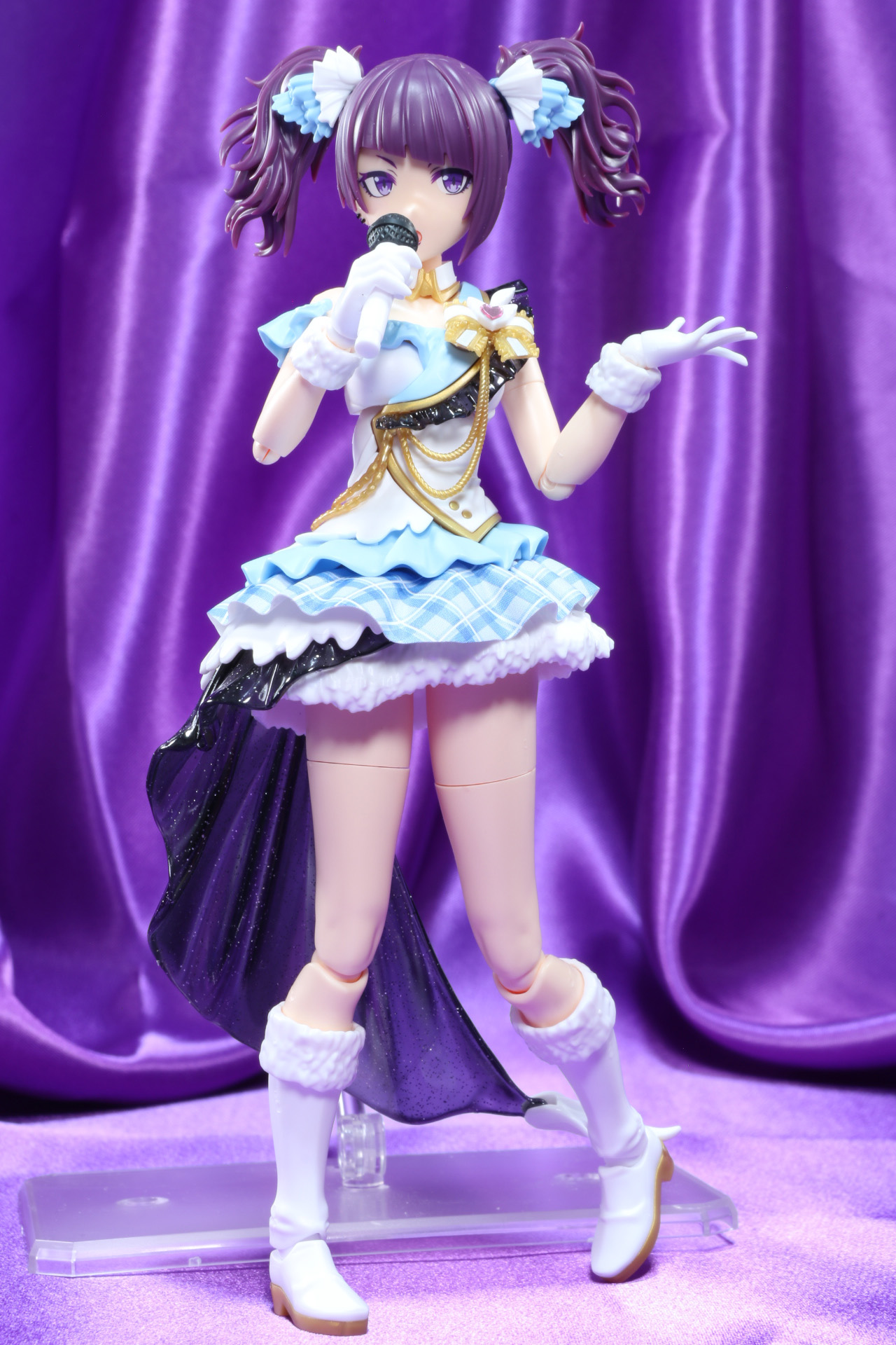 微笑んだ表情もばっちり決まる