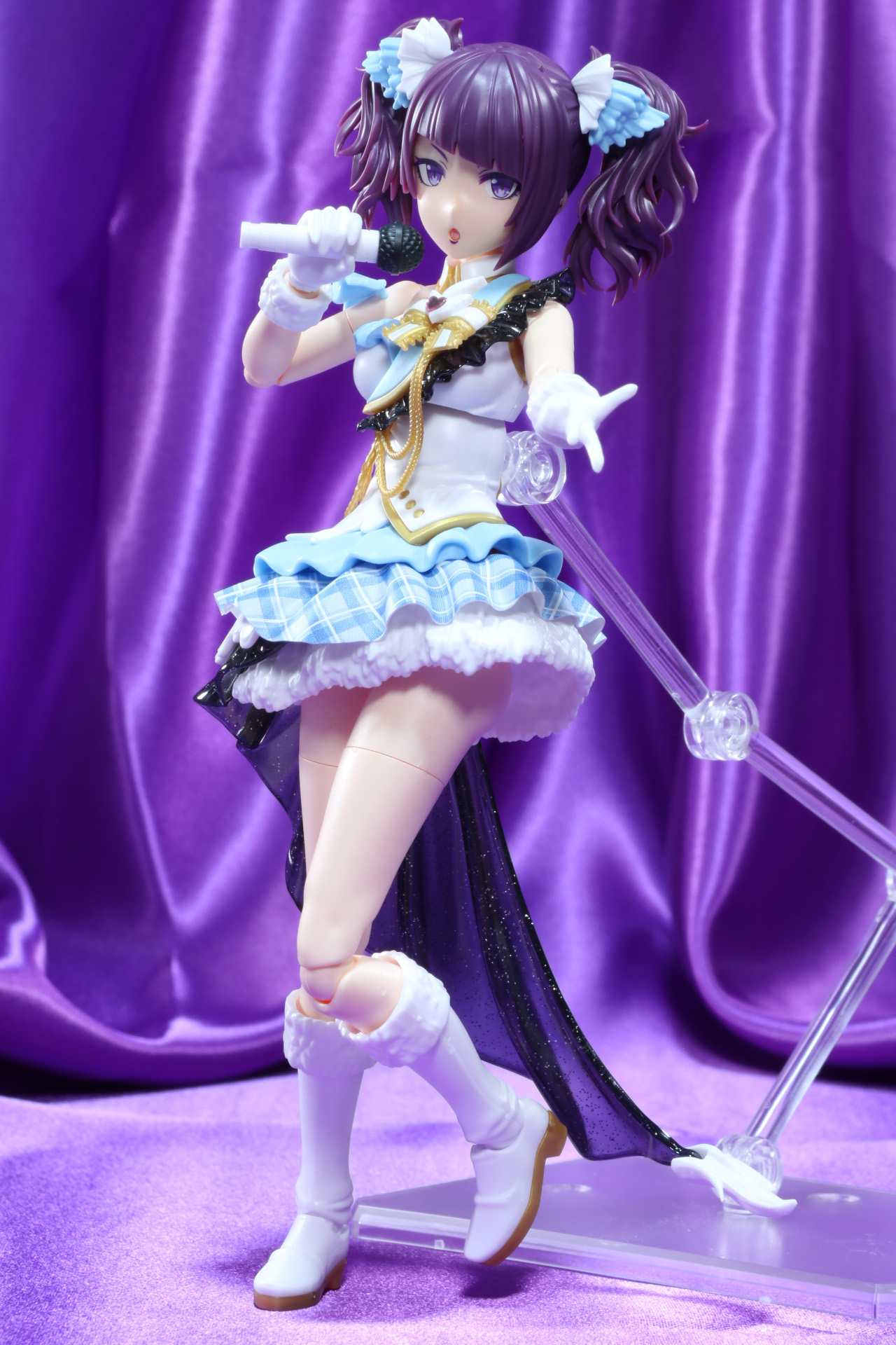 微笑んだ表情もばっちり決まる