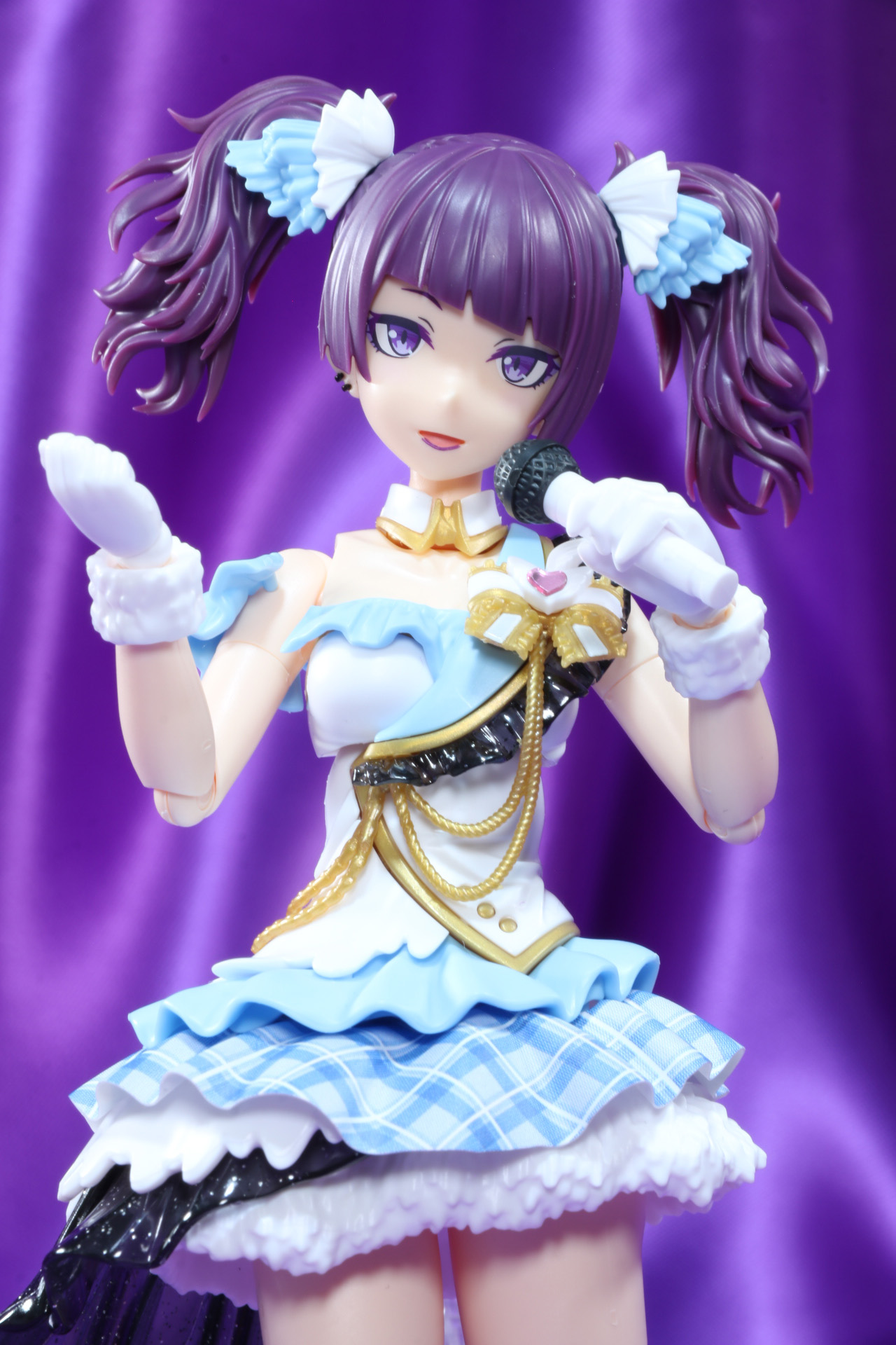 微笑んだ表情もばっちり決まる