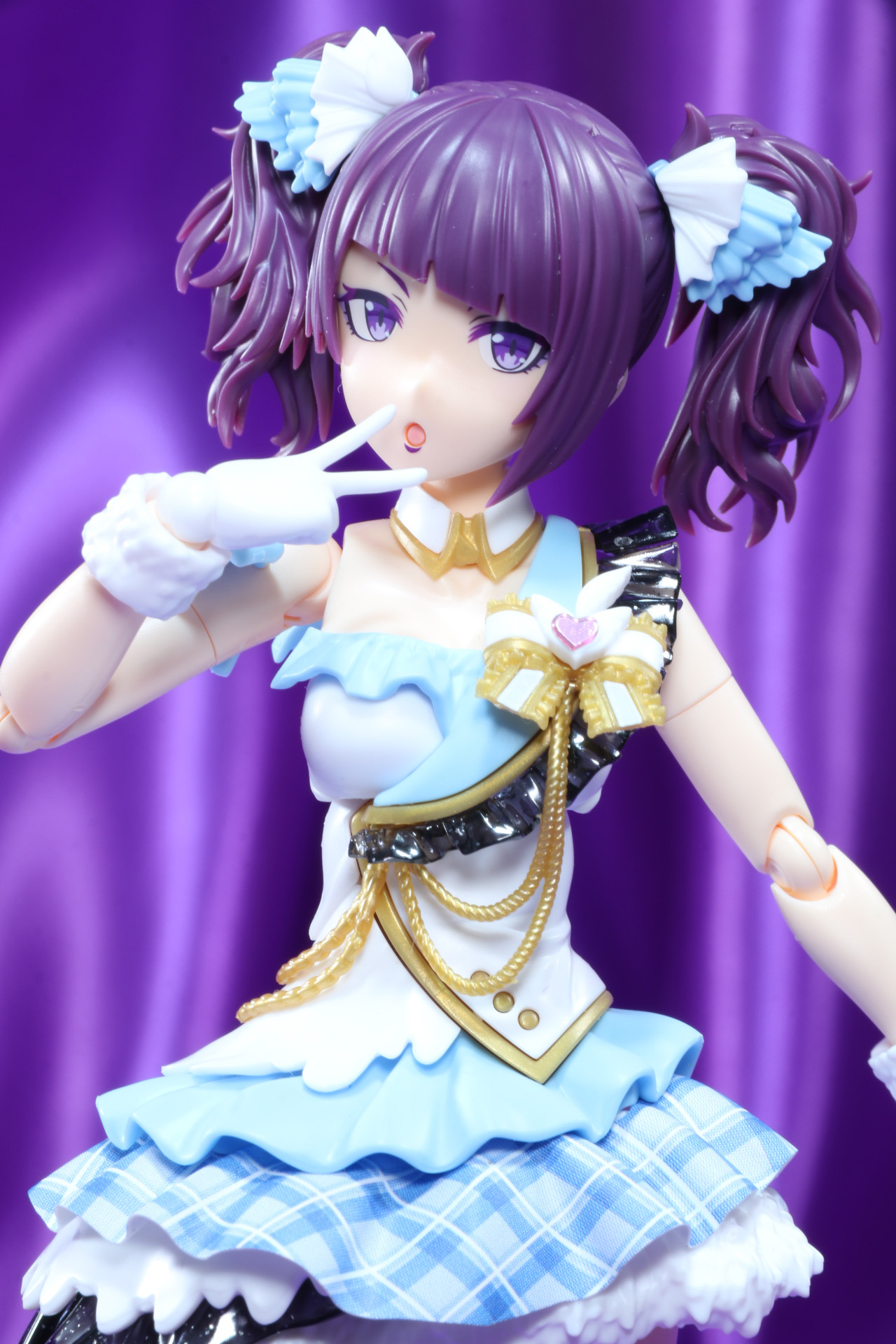 髪を払う仕草も表現できる