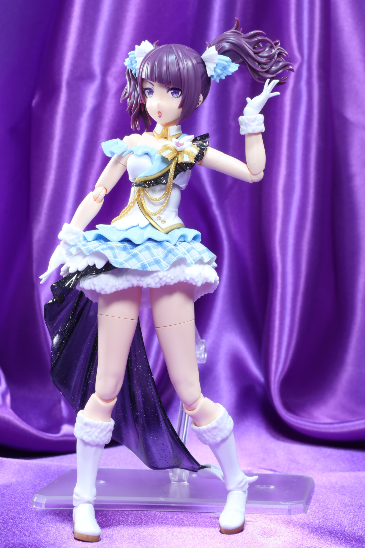 髪を払う仕草も表現できる