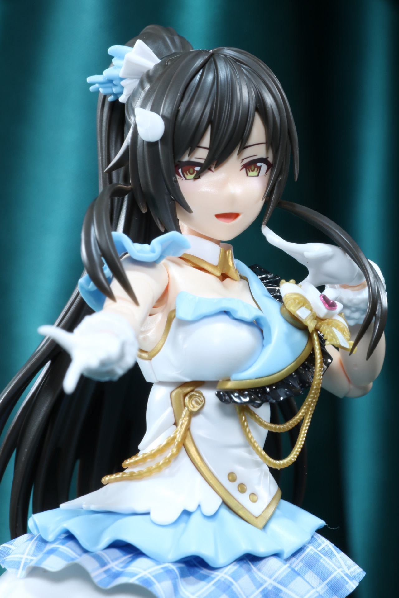 そのカッコよさでステージを盛り上げる