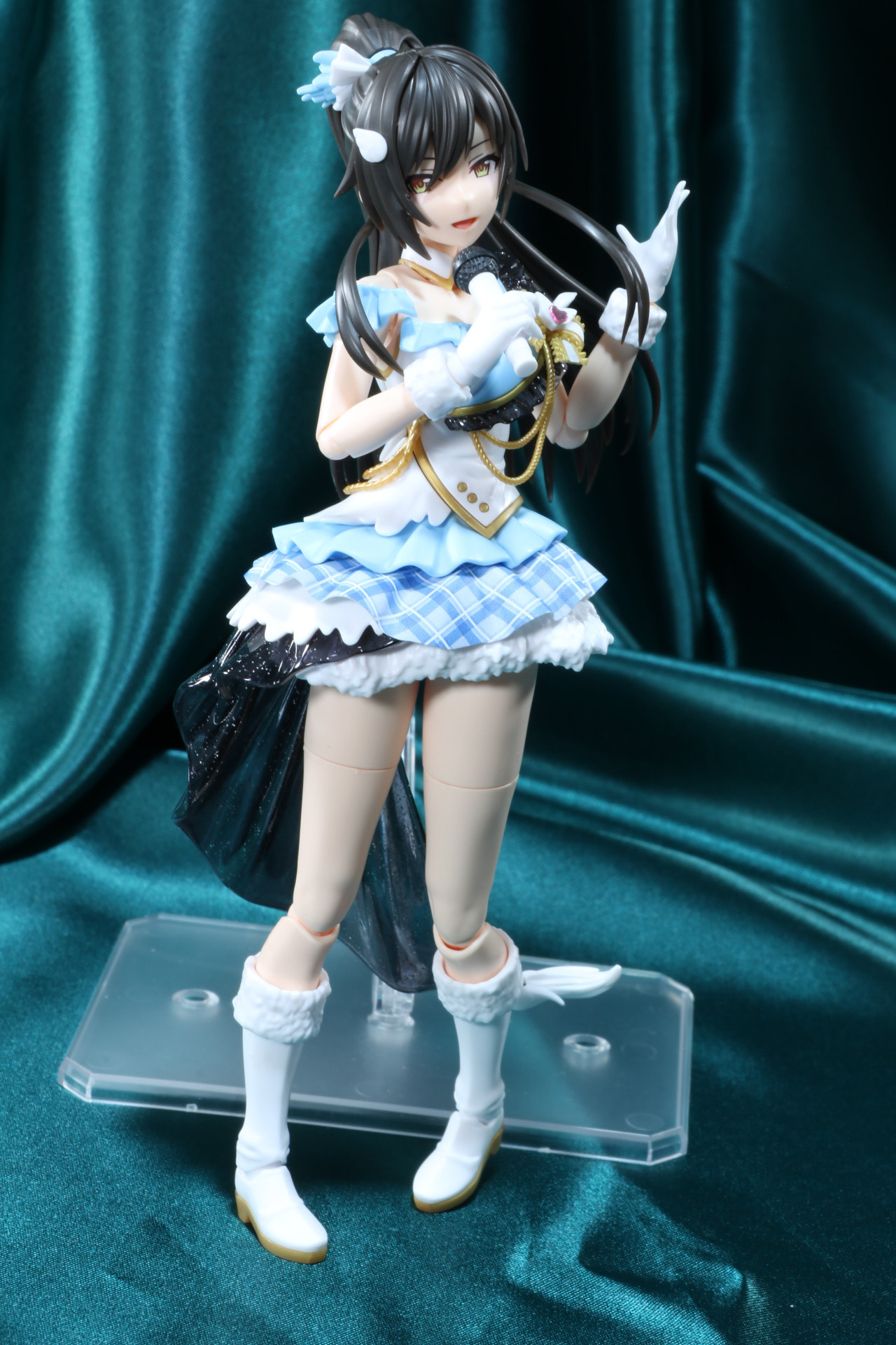 そのカッコよさでステージを盛り上げる