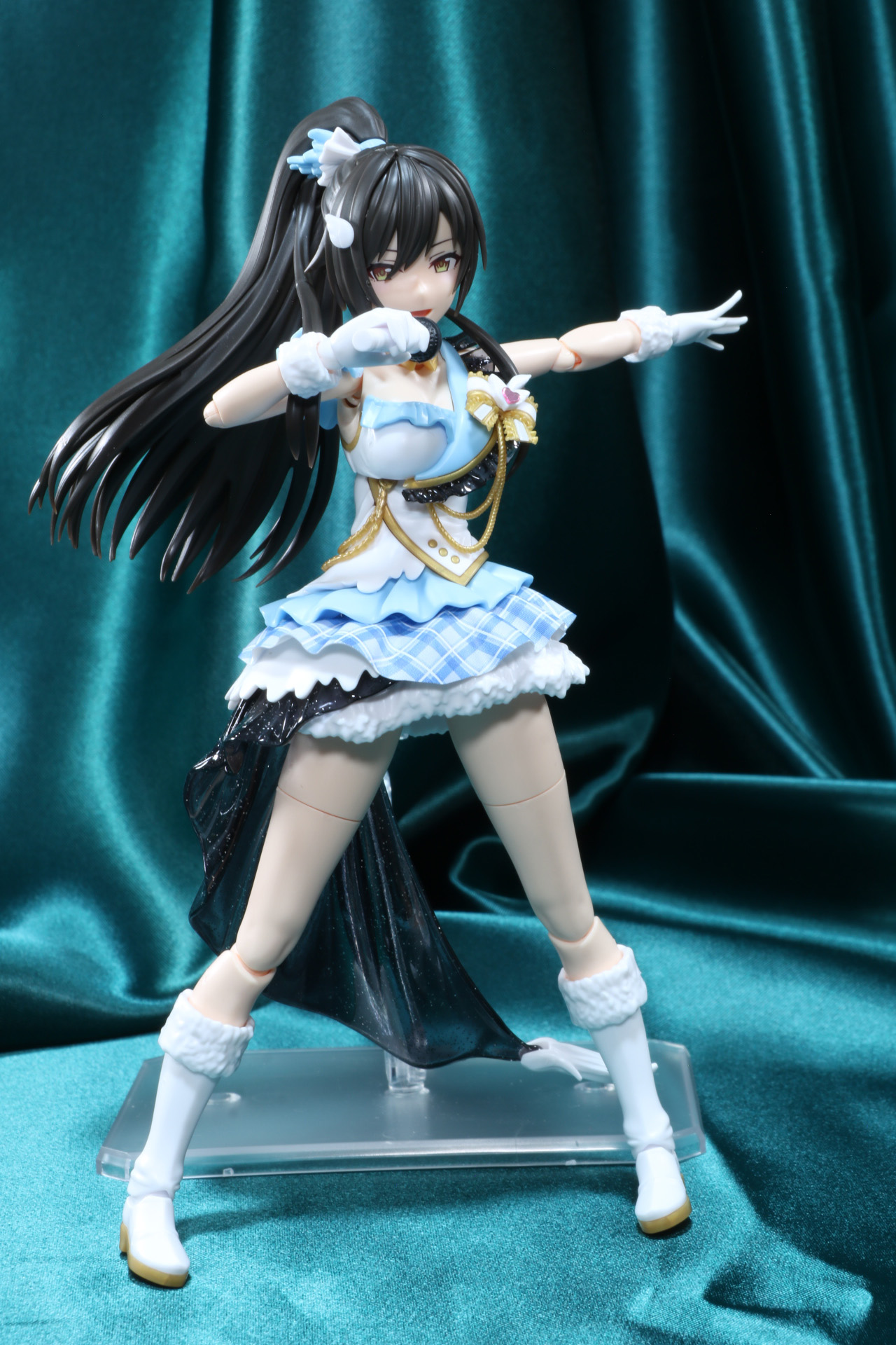 曲の終わりに満面の笑顔をこぼす