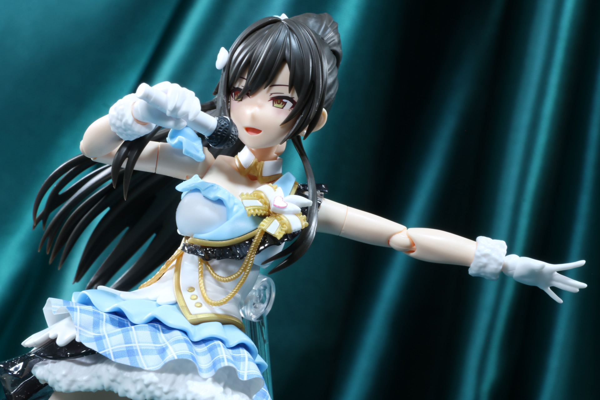 曲の終わりに満面の笑顔をこぼす