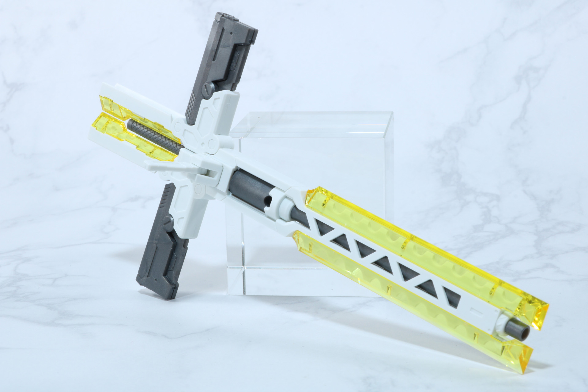 ランチャーモードでは側面のグリップを展開