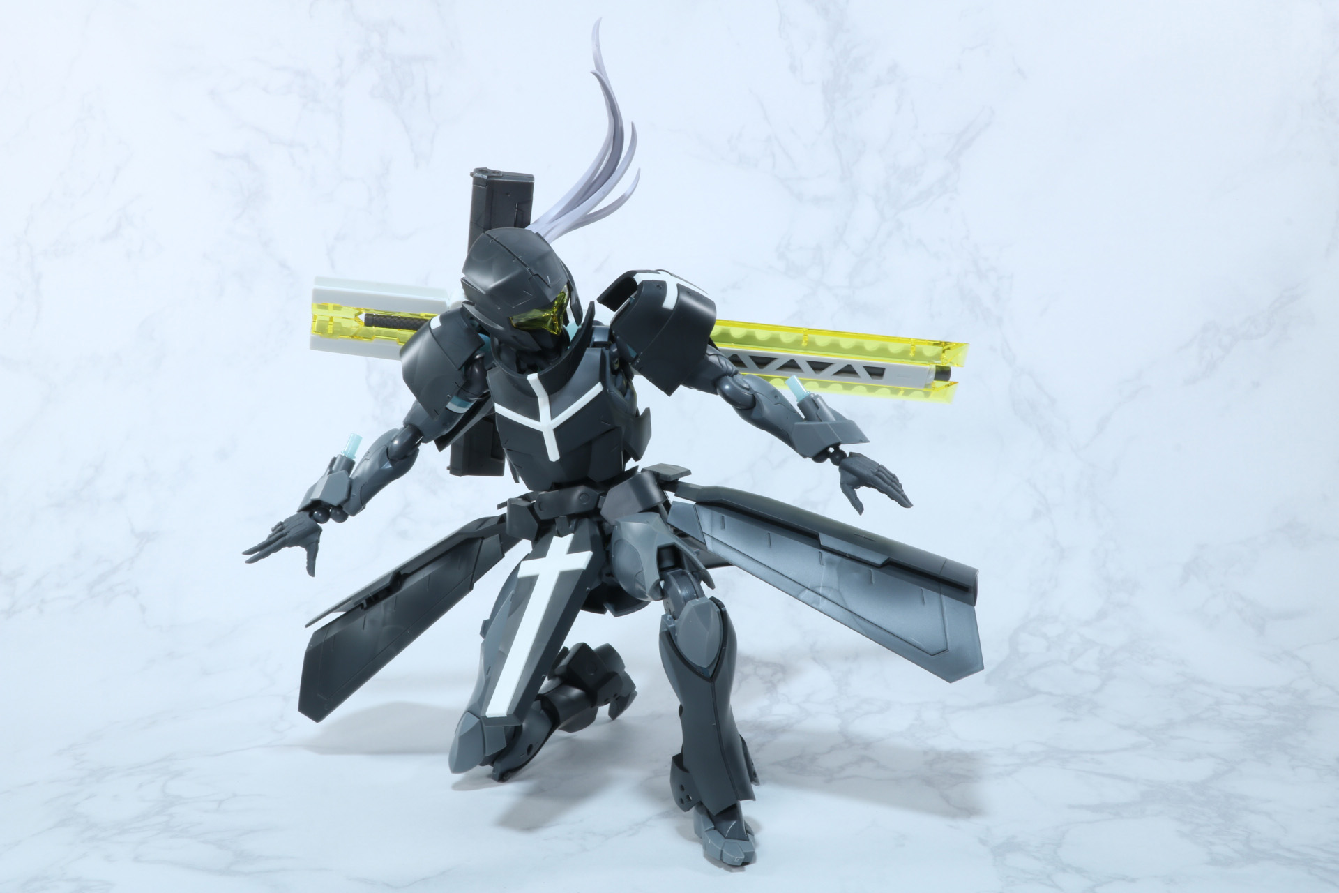 膝立ち姿勢も腰部アーマーの展開で取ることができる