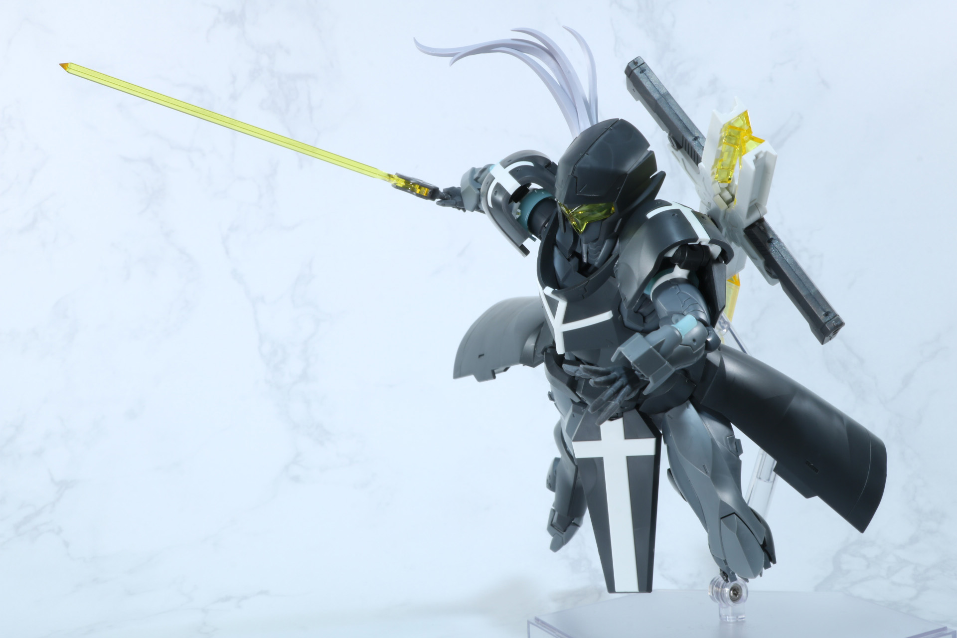 レーザーブレードを手に疾駆する