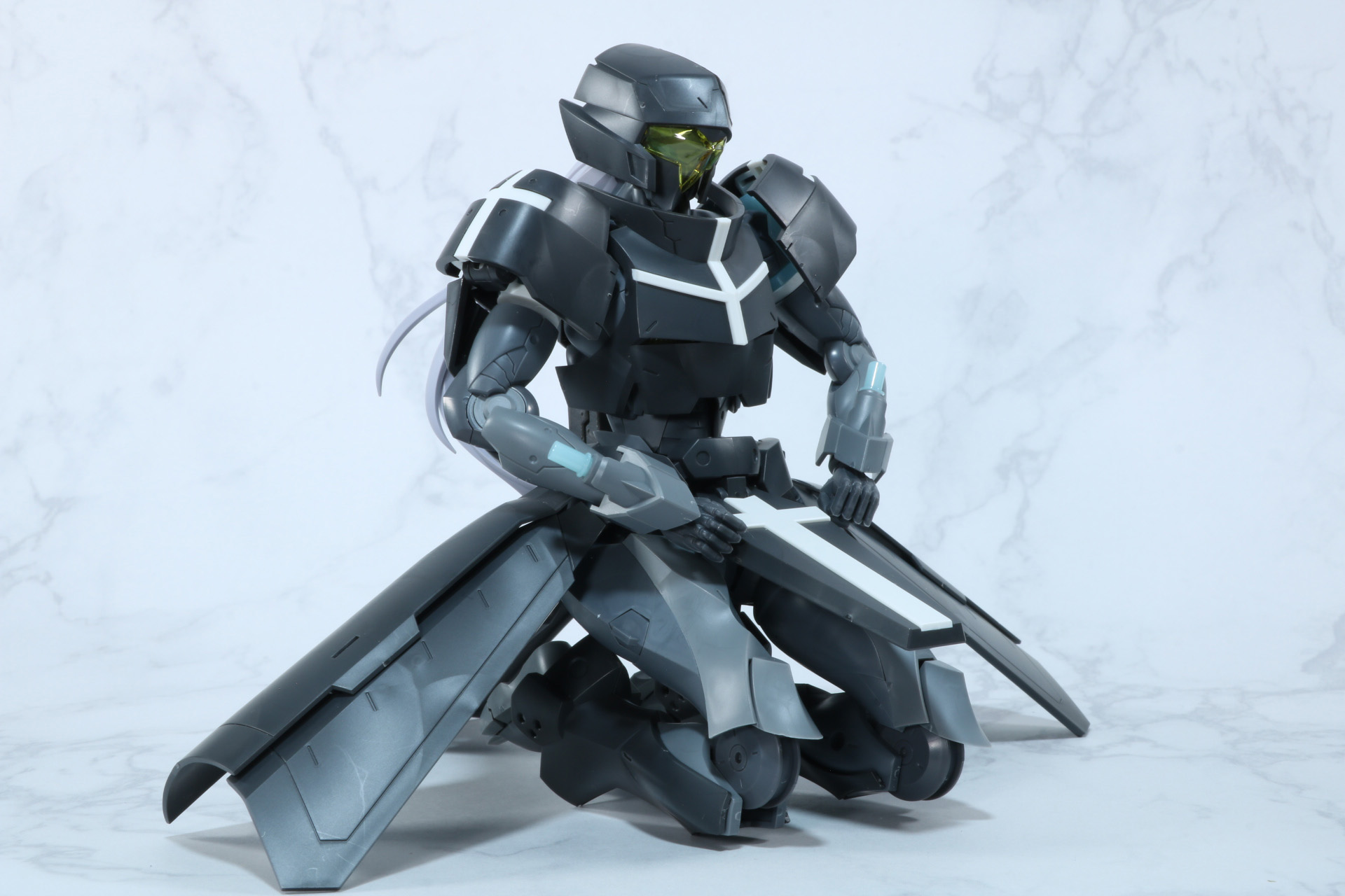 正座ポーズも可能