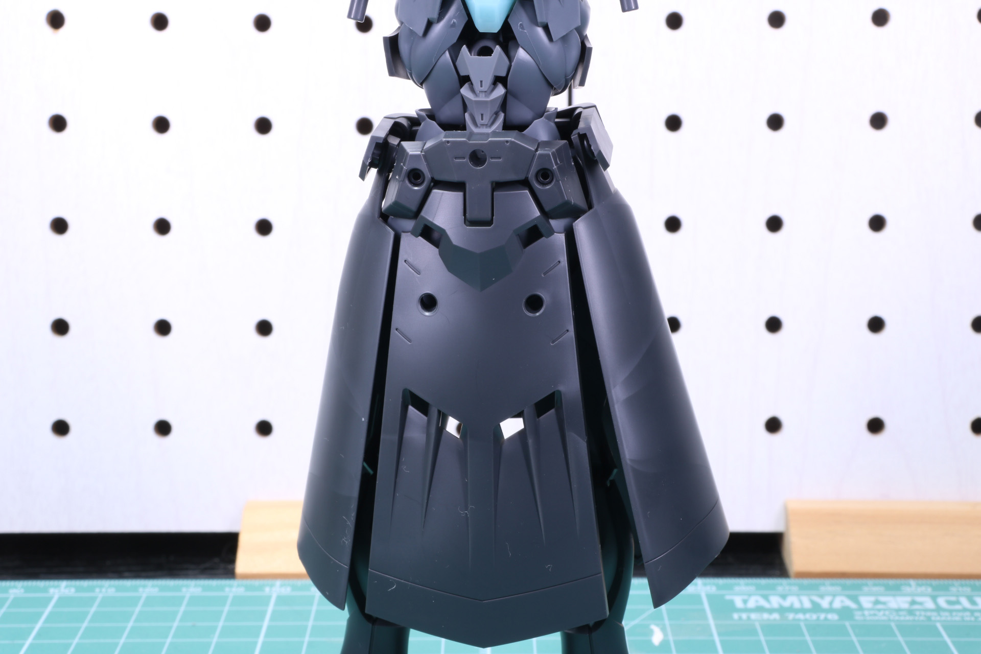 背面アーマーを装着