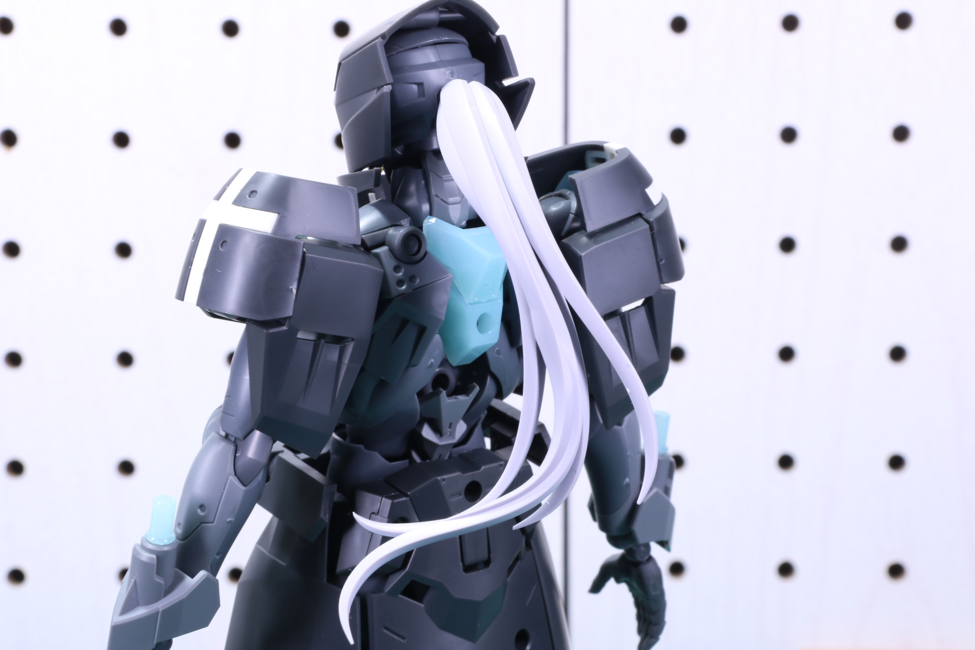 後頭部の接続部にポニーテールを取り付け