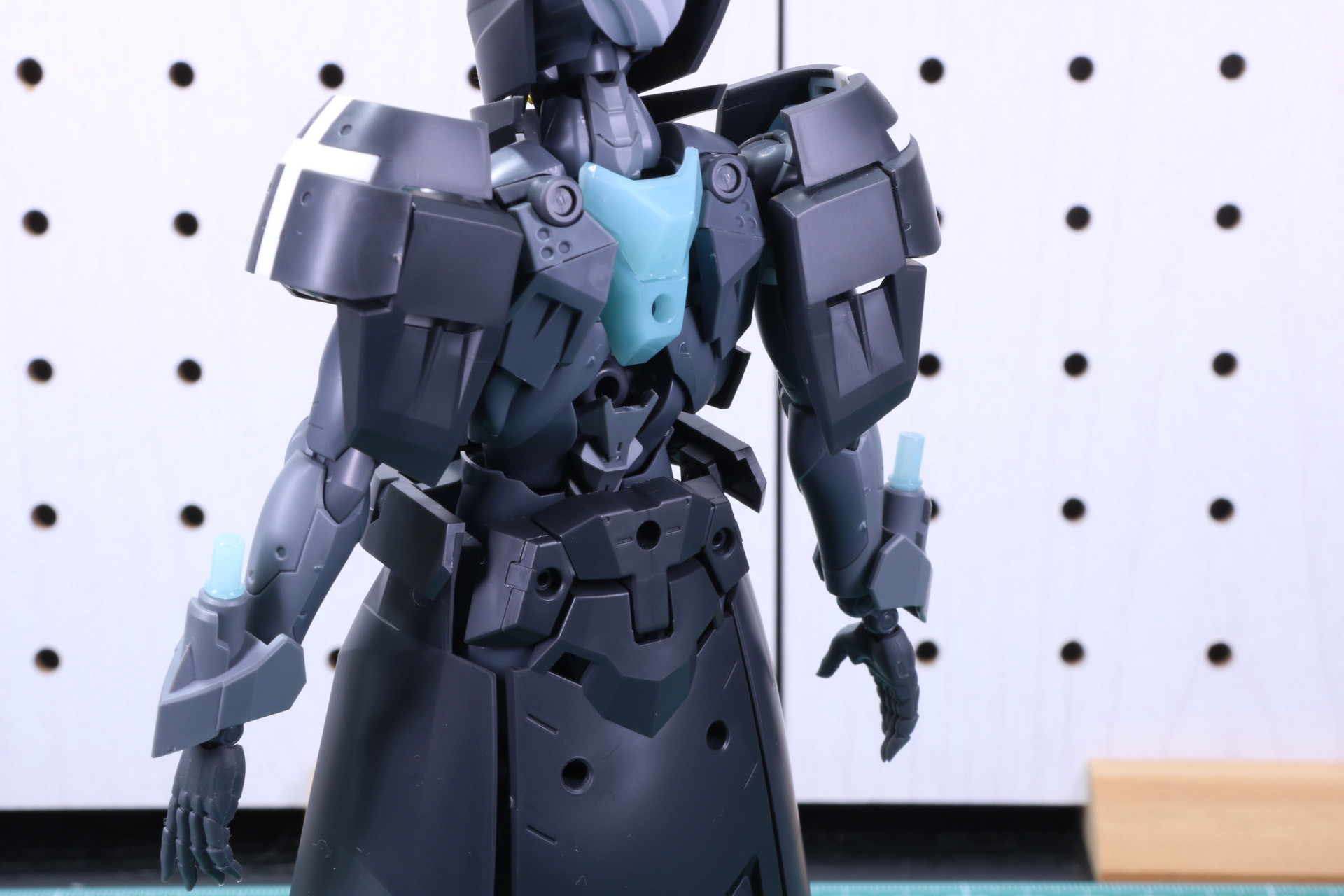 背中の接続部にジョイントと「グレイヴアームズ2」を取り付け