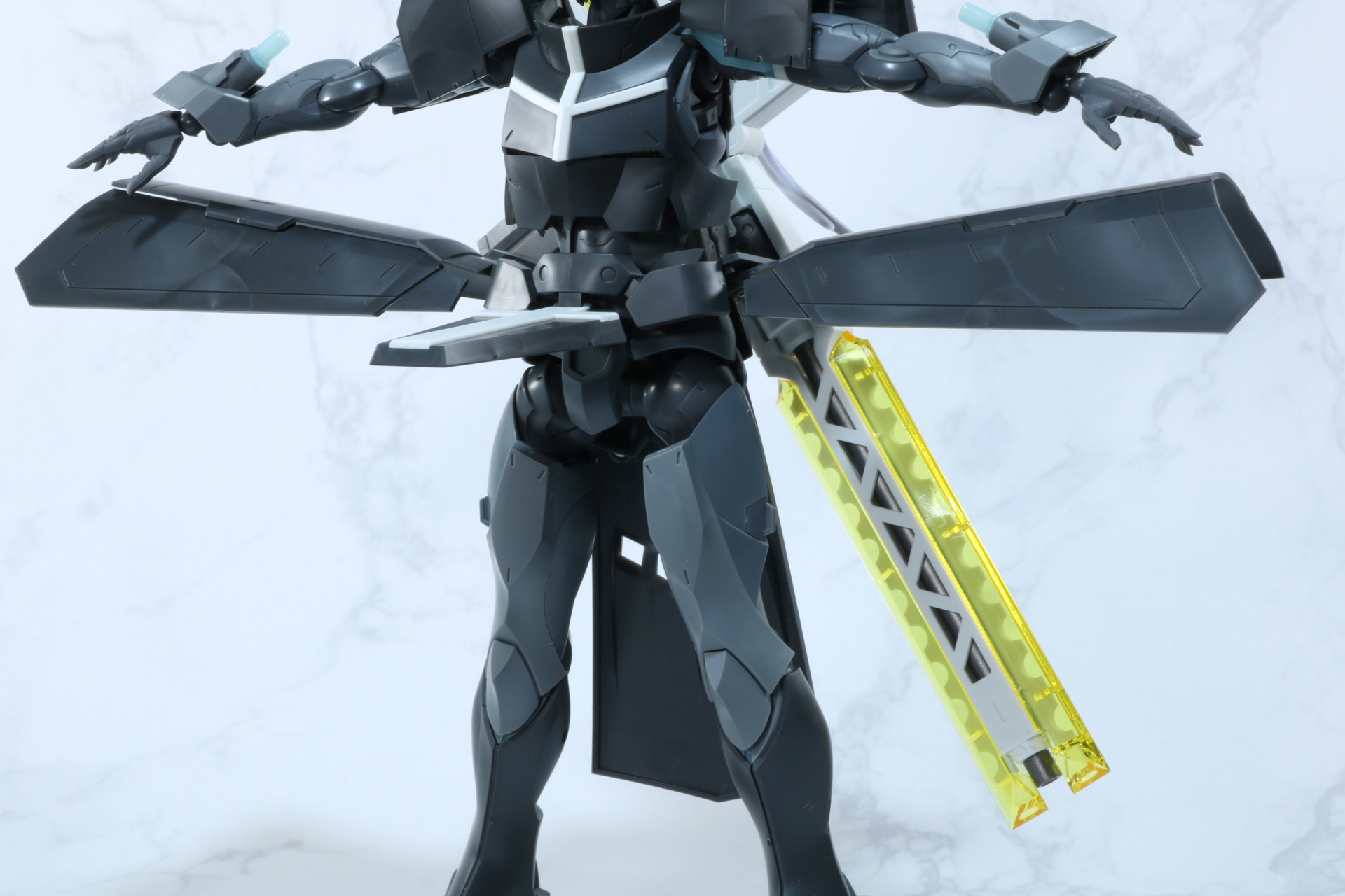 腰部アーマーは大きく上げることが可能