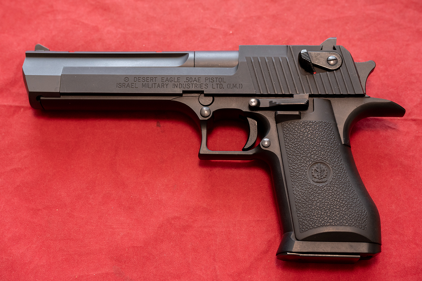 スライド左側面には人気の高いI.M.I社製の刻印が施されている