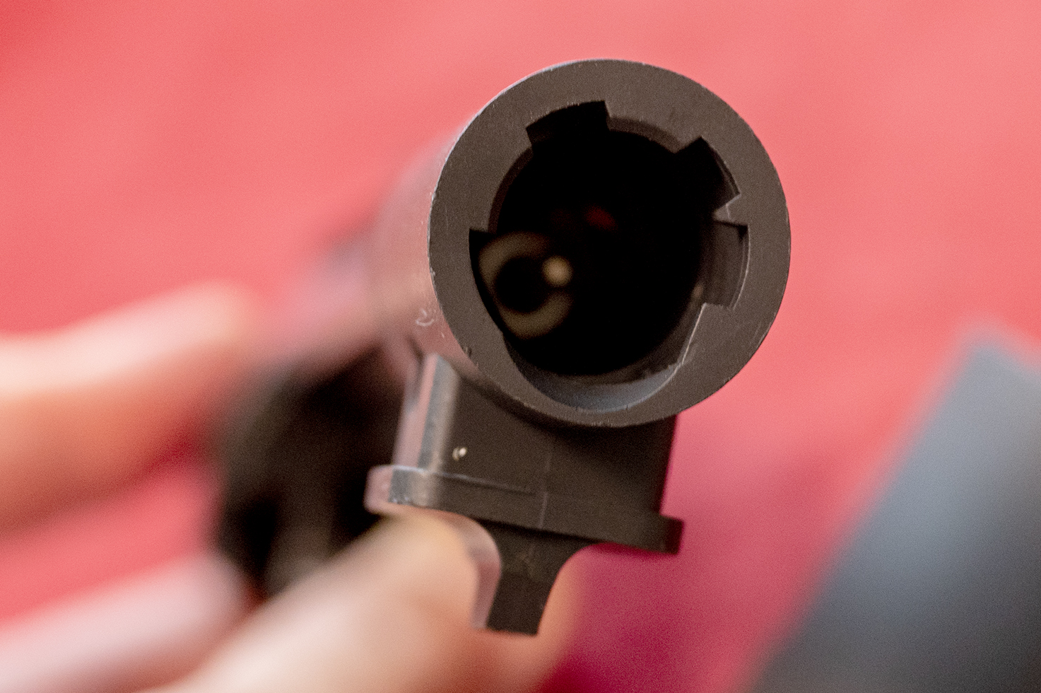 デトネーター（ファイヤリングピン）をバレルにセット