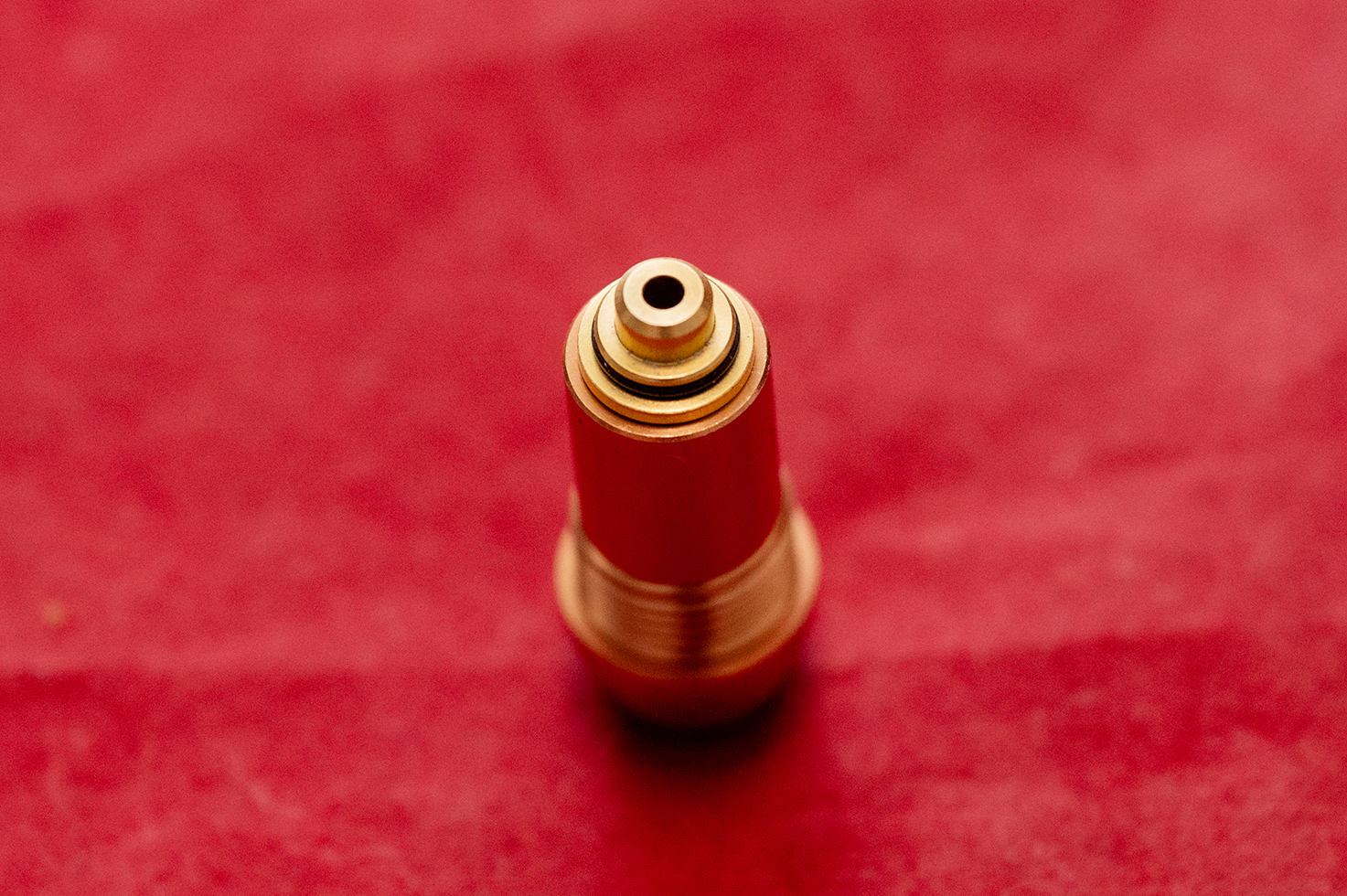 この状態の弾頭パーツを、ケースにねじ込んでセット完了