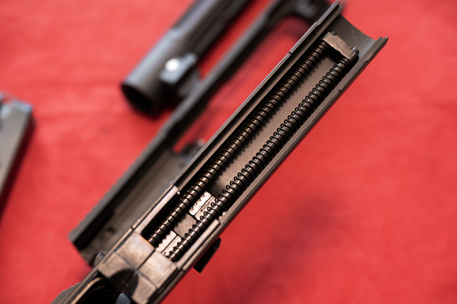 それぞれのパーツが大きいので、分解しやすい。パーツの噛み合わせなど、慣れるまでは慎重に行いたい