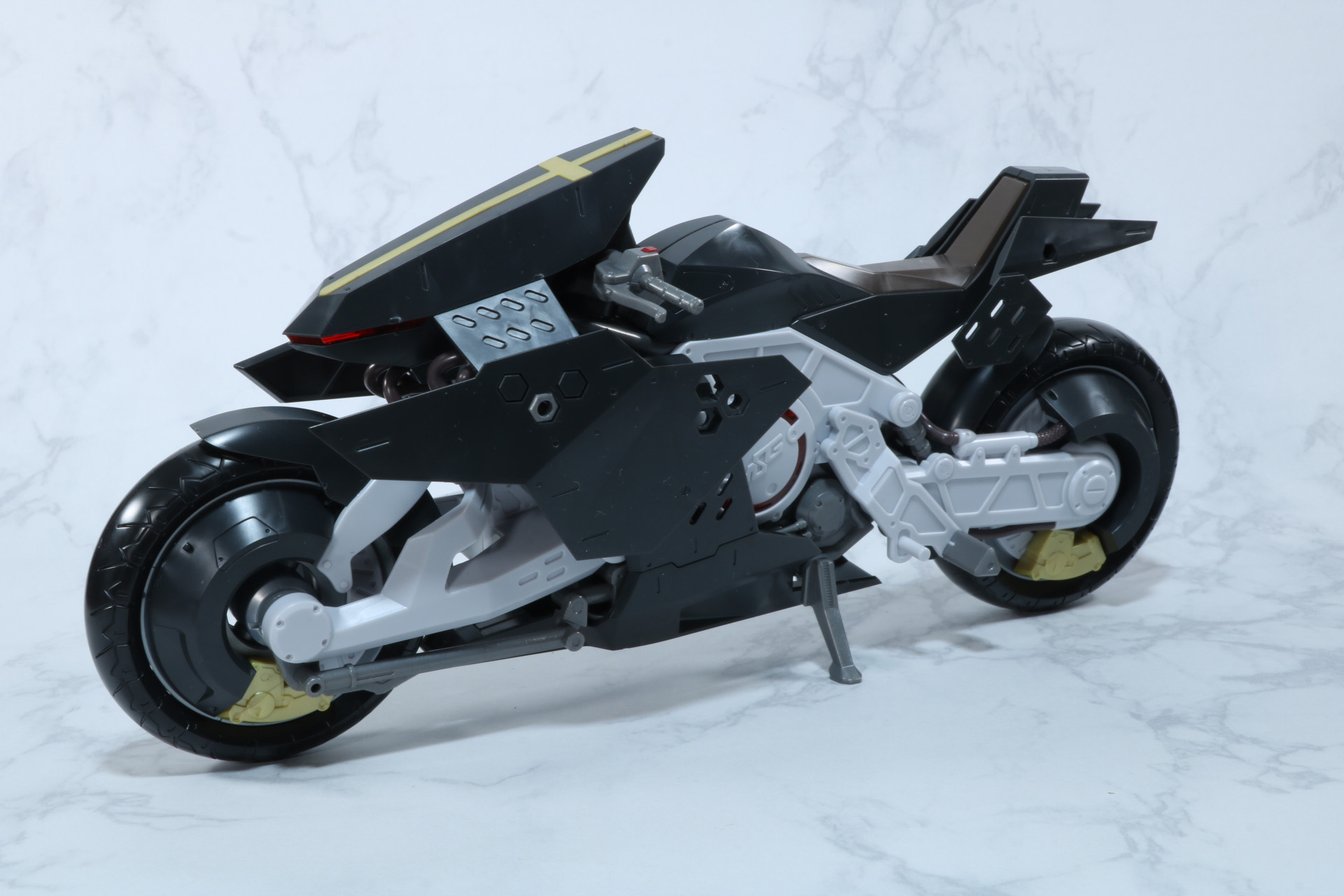 未来感あるデザインの「ナイツ・シューペリア」