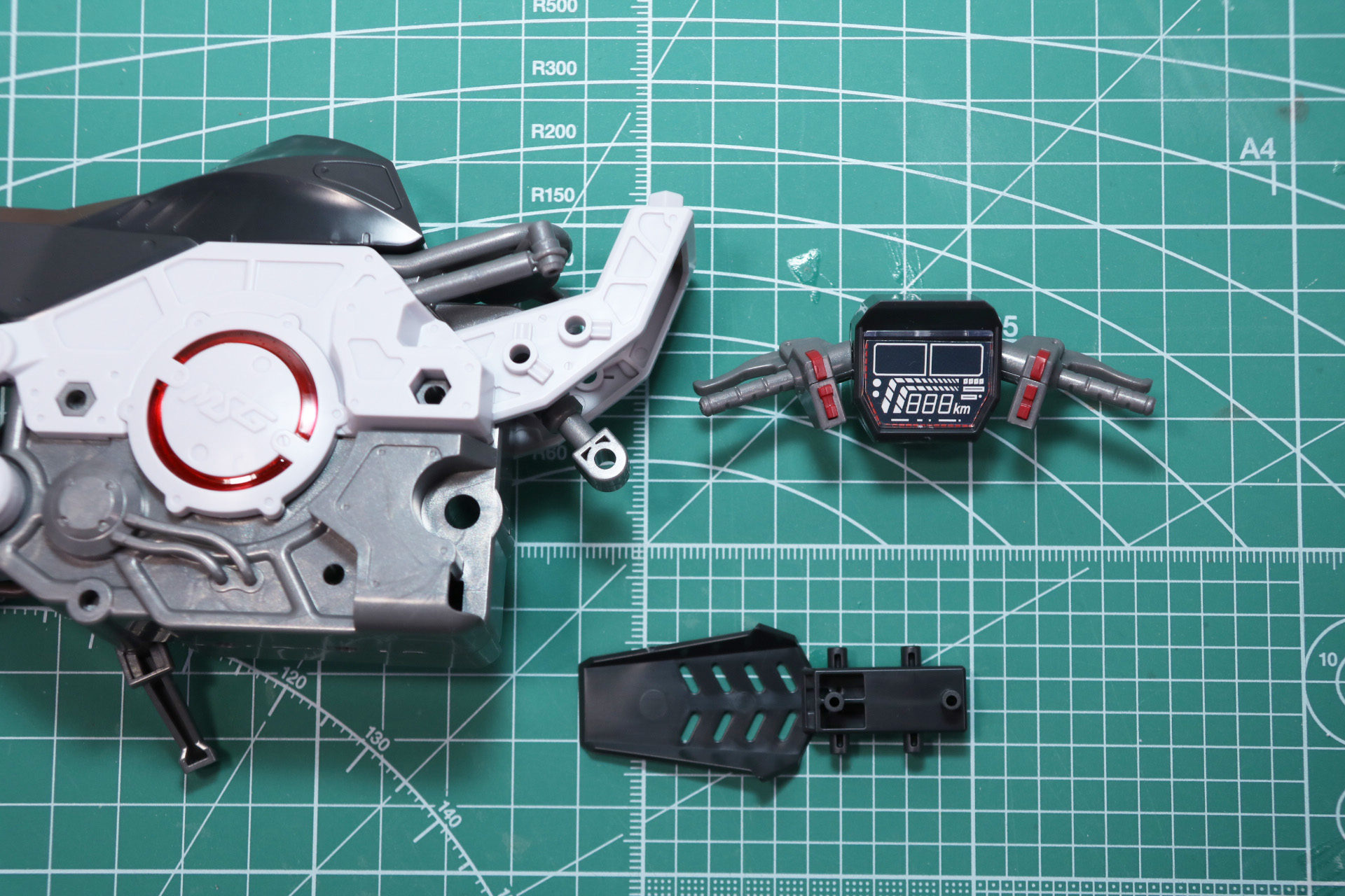 ハンドルと外装をボディに取り付け