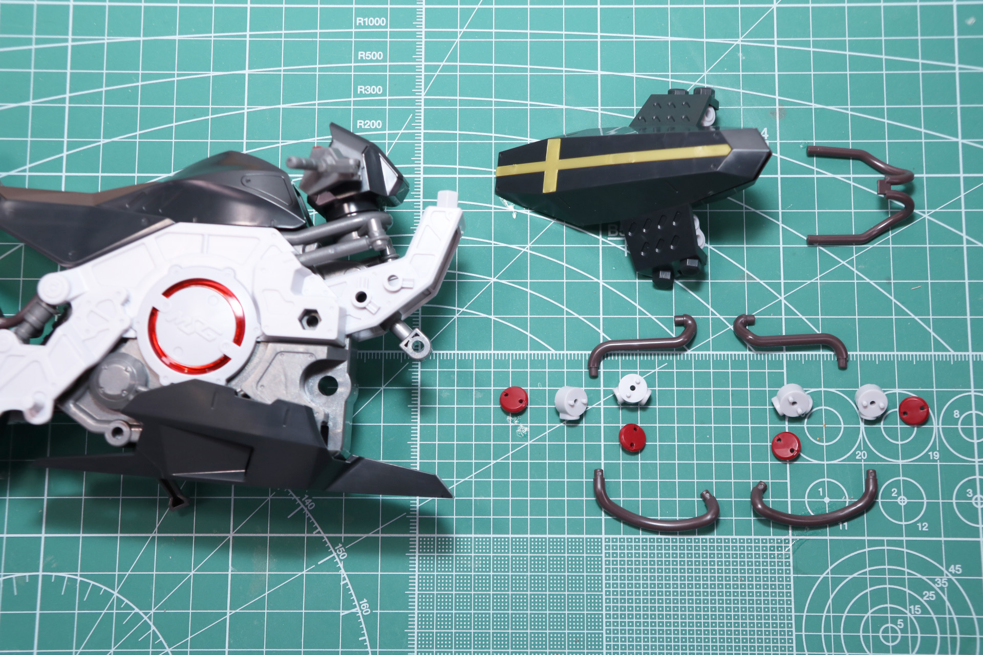 ヘッド、パイプパーツを取り付け