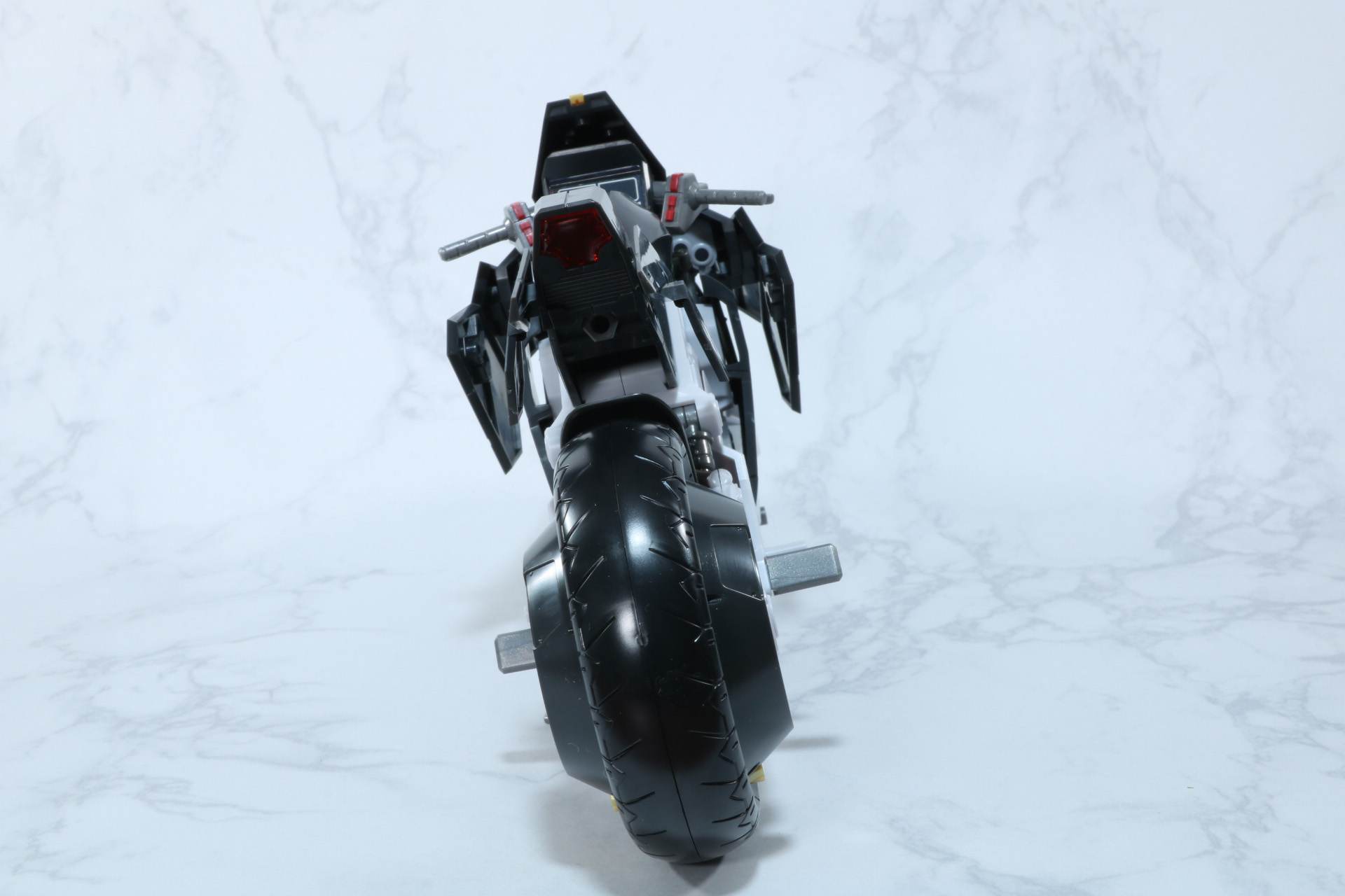 棺桶を思わせる存在感あるヘッド部分