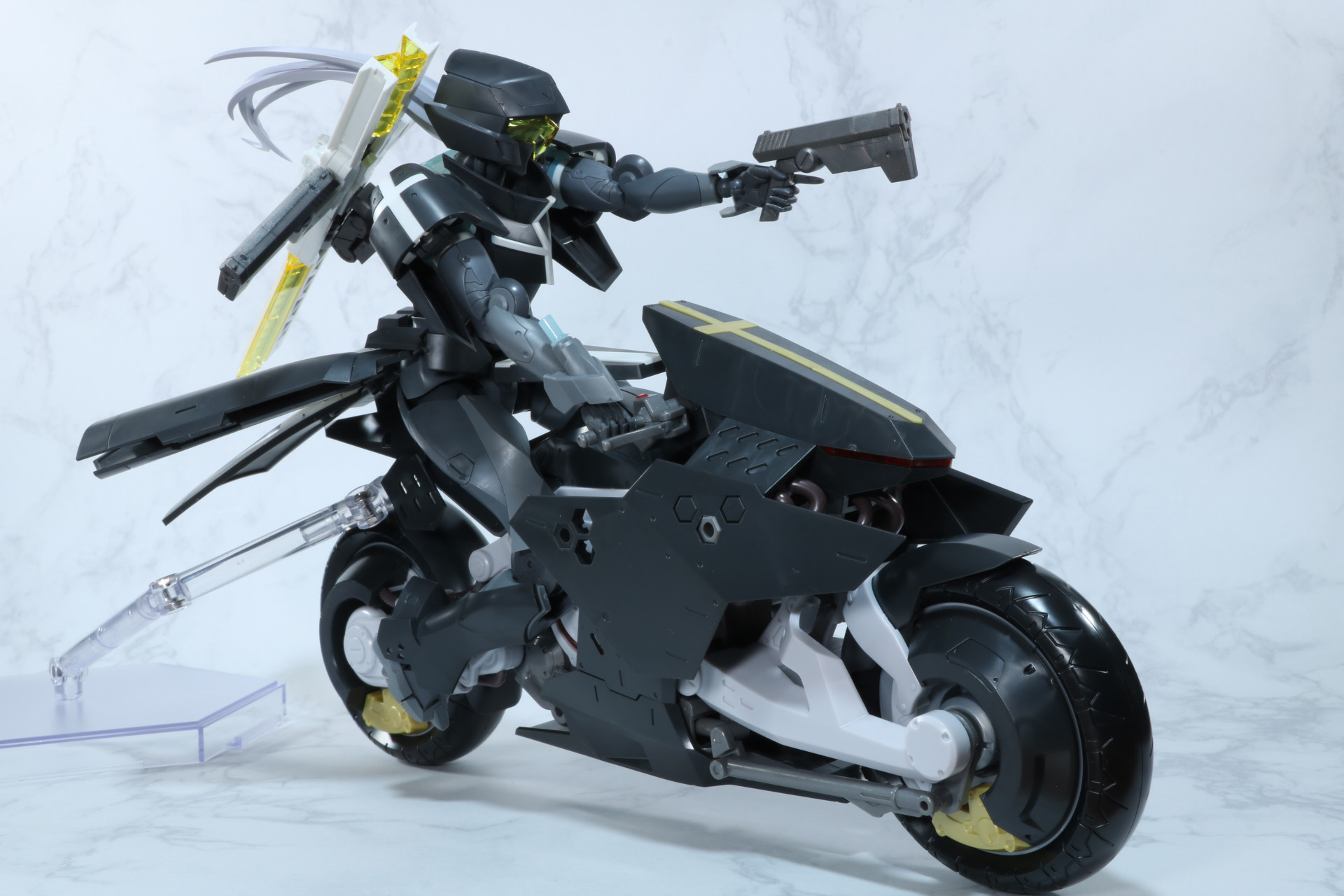 武器を手にしたチェイスバトルも表現できる