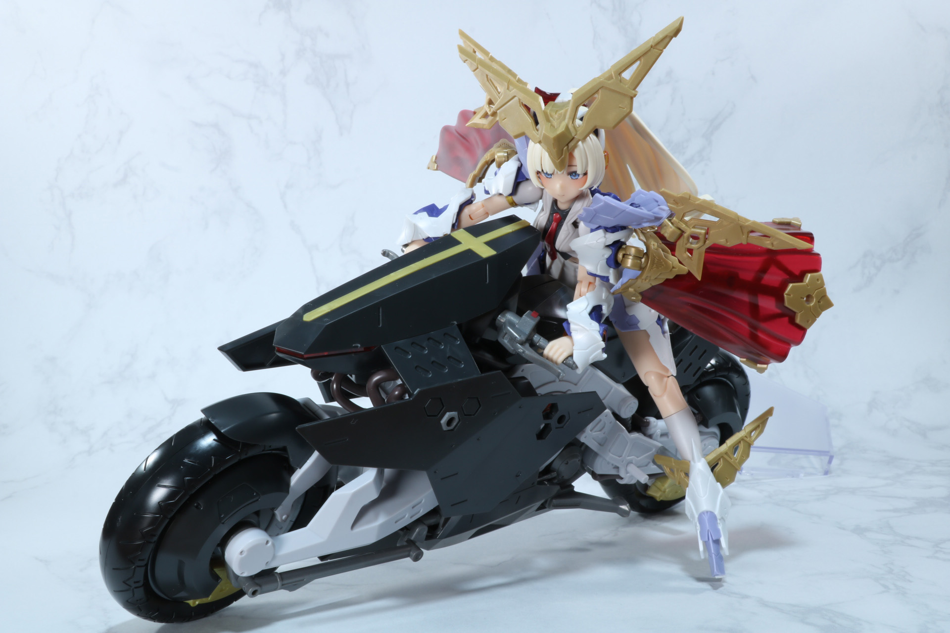 「ナイツ・シューペリア」を大きく傾けることで停止姿勢を取ることができる