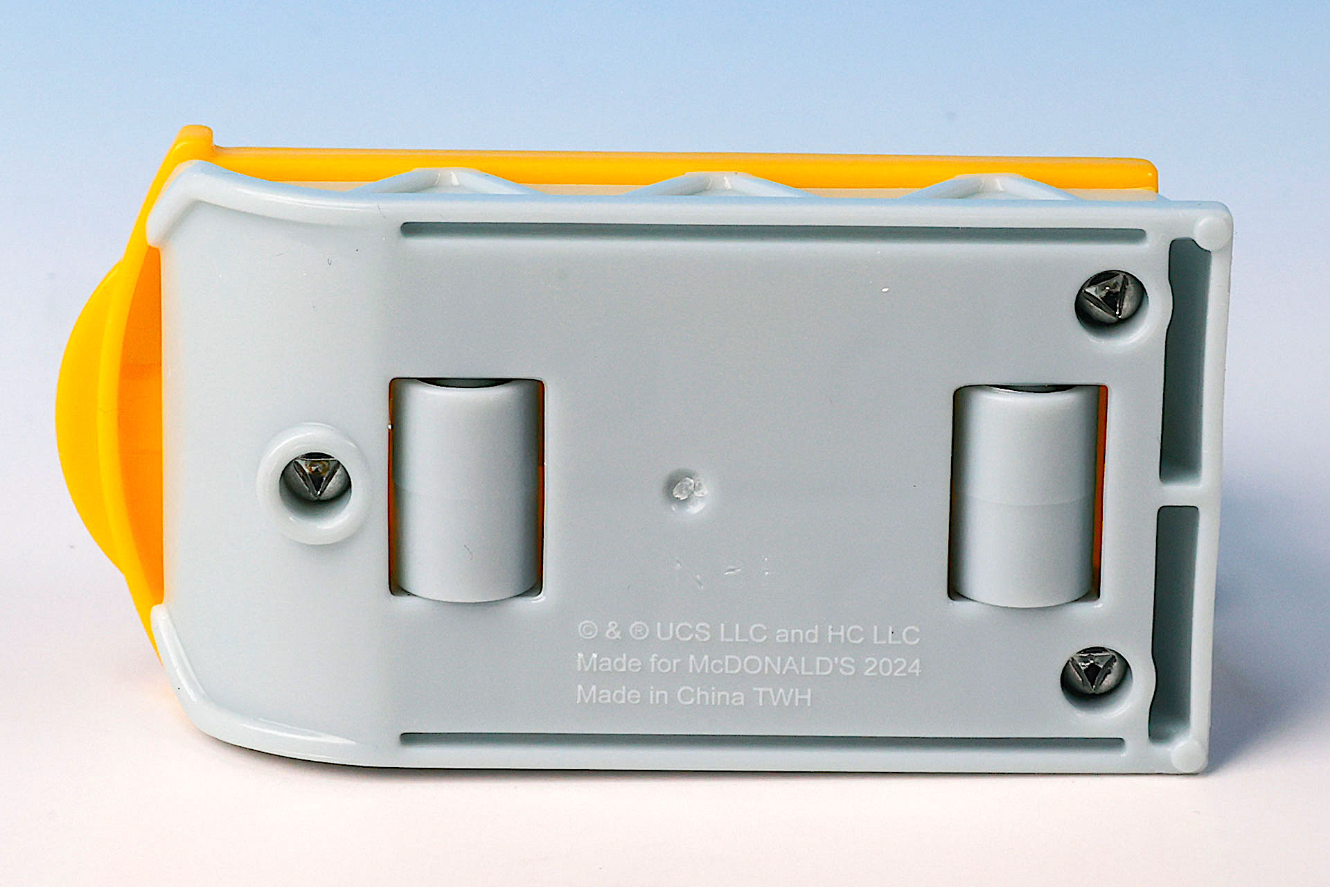 ソリの底面部分にはローラーが付けられている