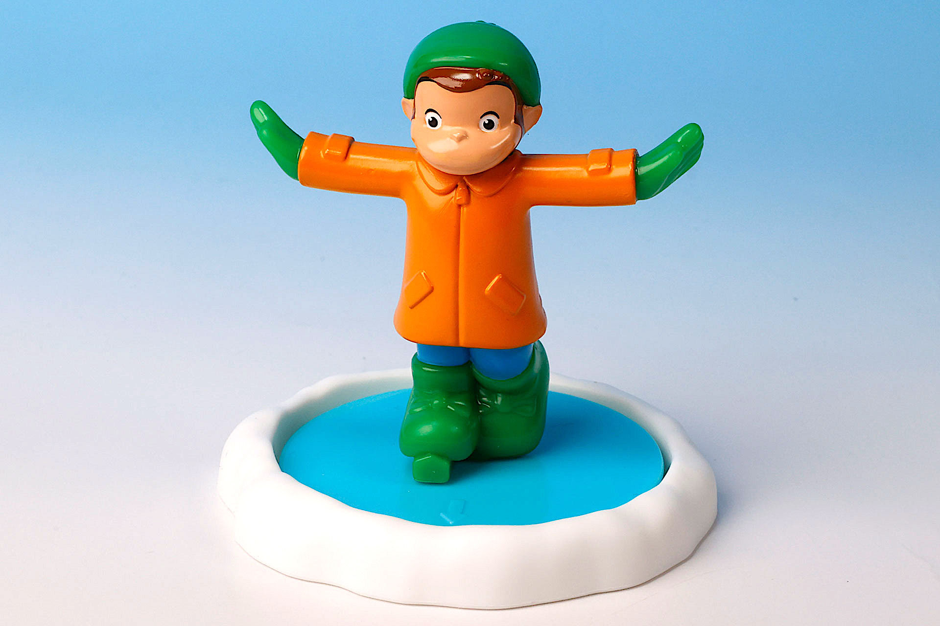 クールな衣装に身を包んだジョージ