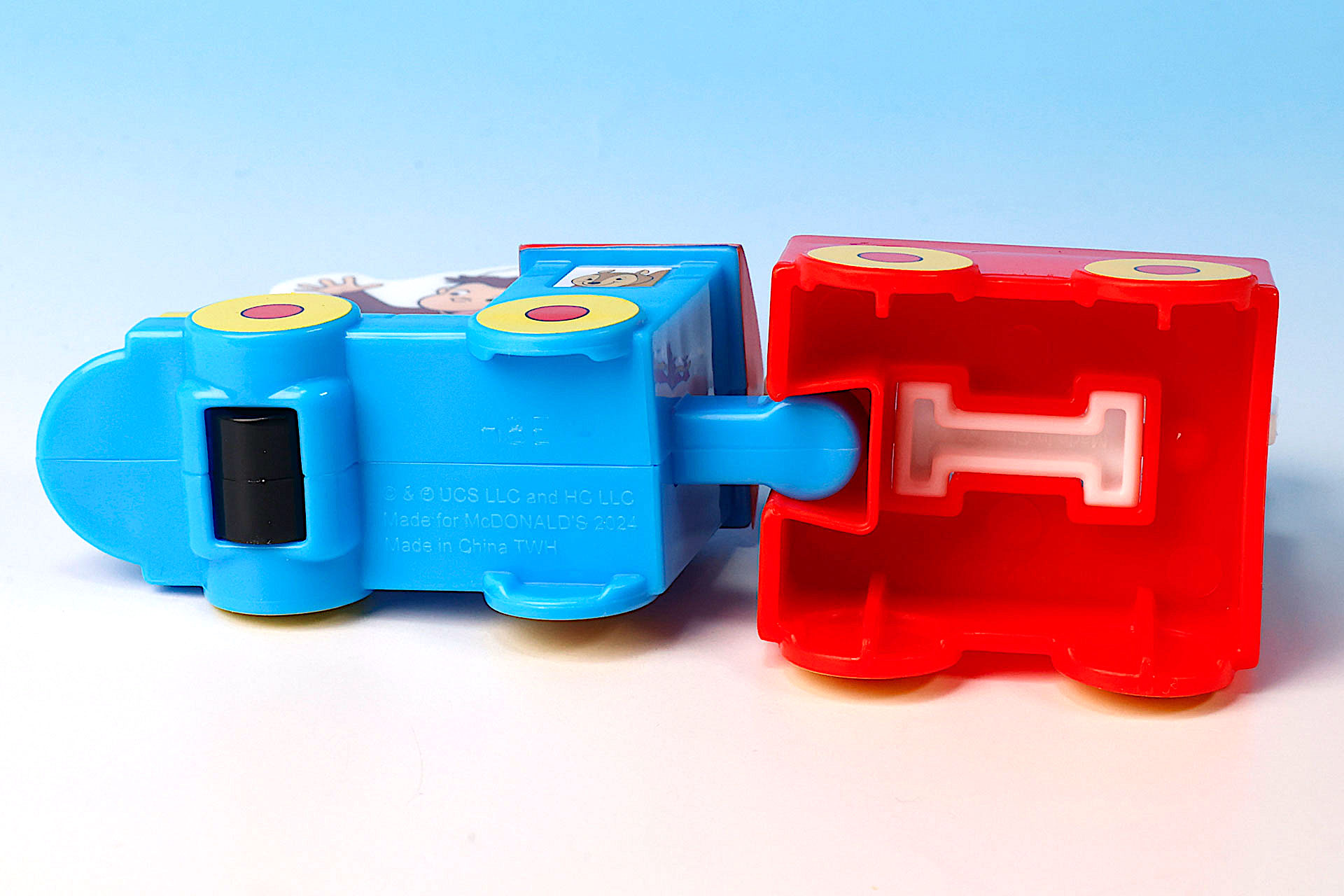 先頭車両にはローラーが付けられている