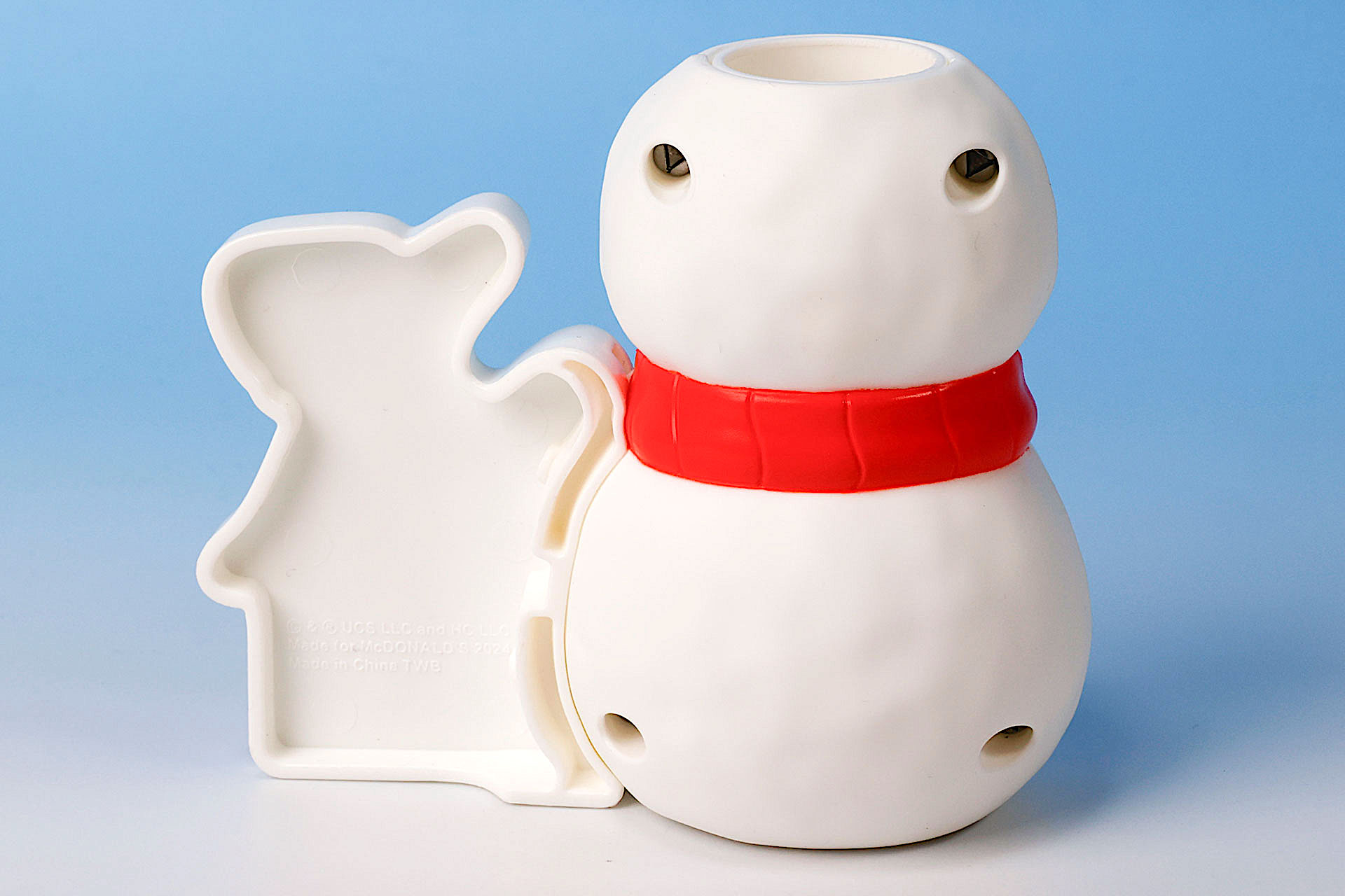 背面側はシンプルな作りだ