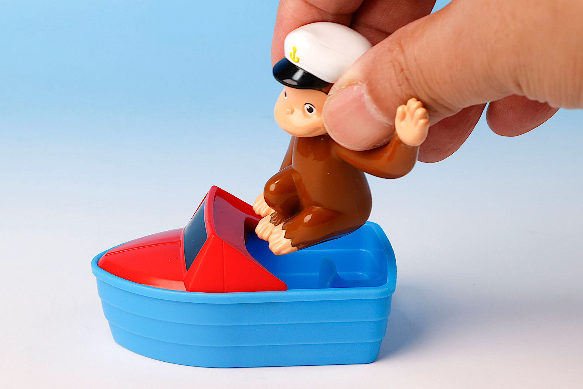 まずはジョージを船にしっかりと取り付けておこう