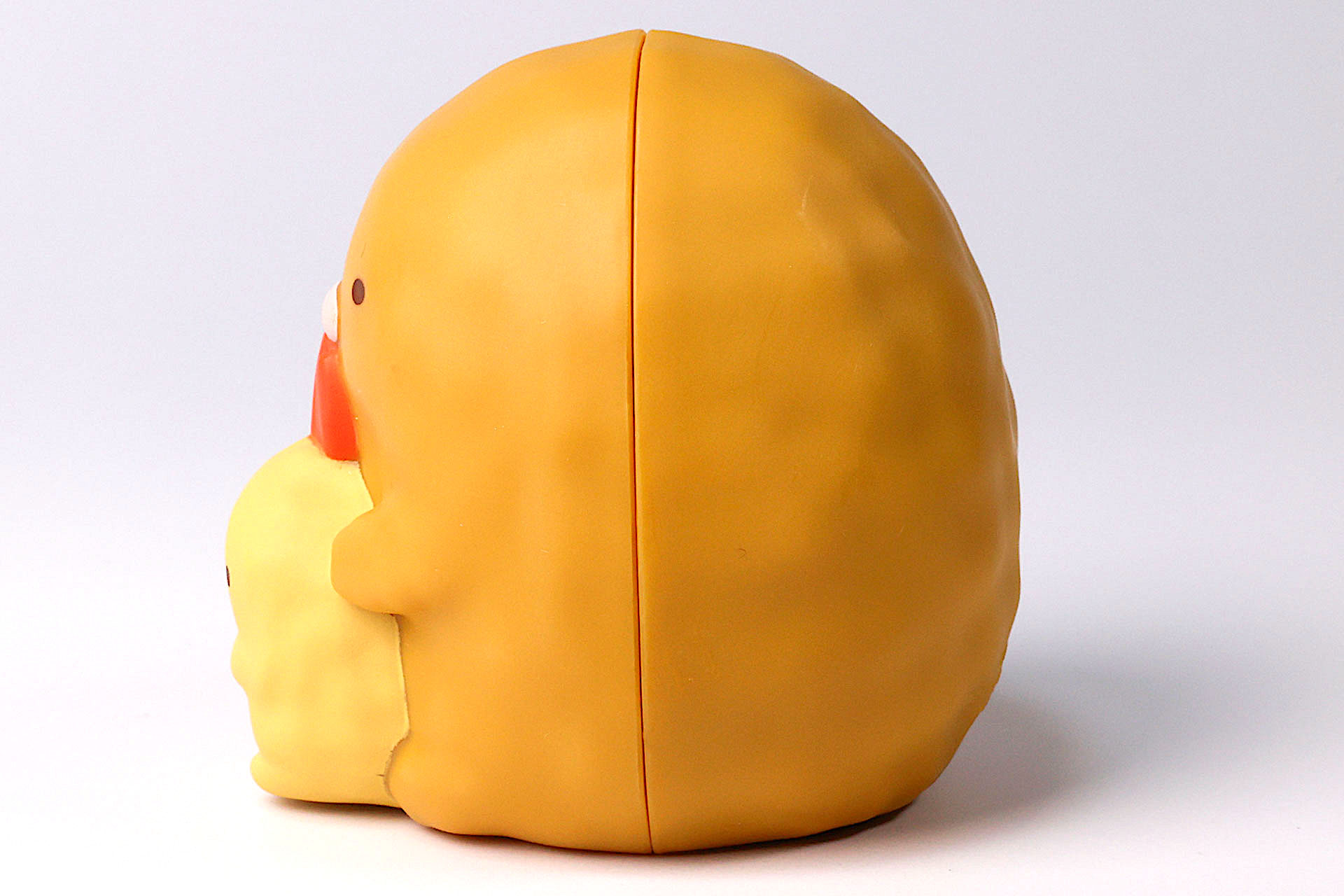 真ん中がふたの切れ目だ