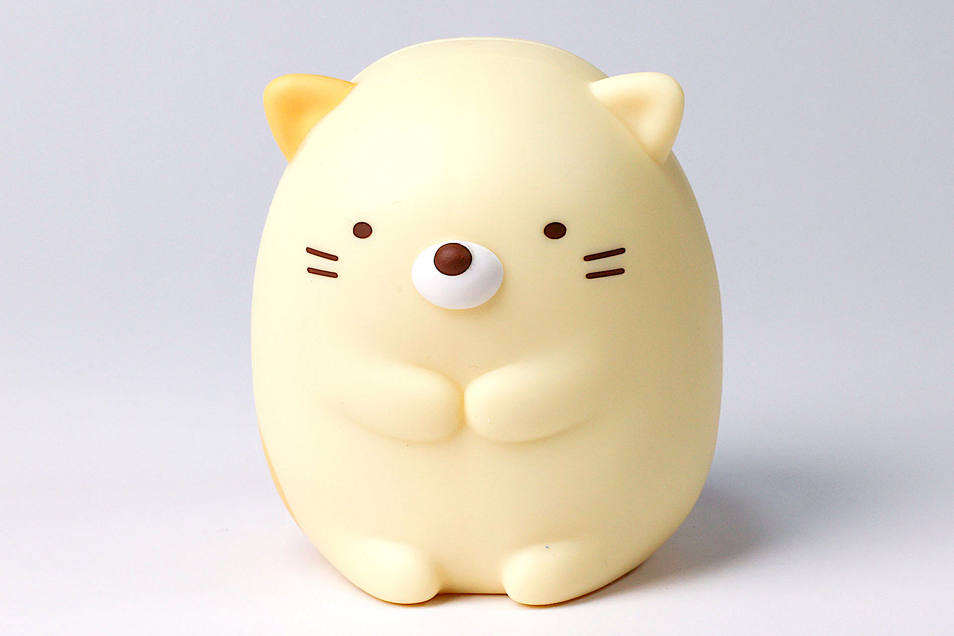 ケースはねこがモチーフになっている