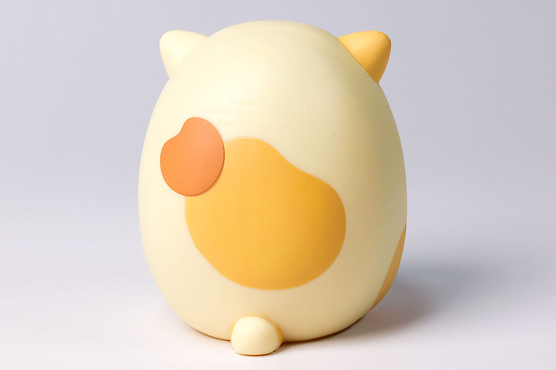 背中側には三毛っぽい模様が入っている