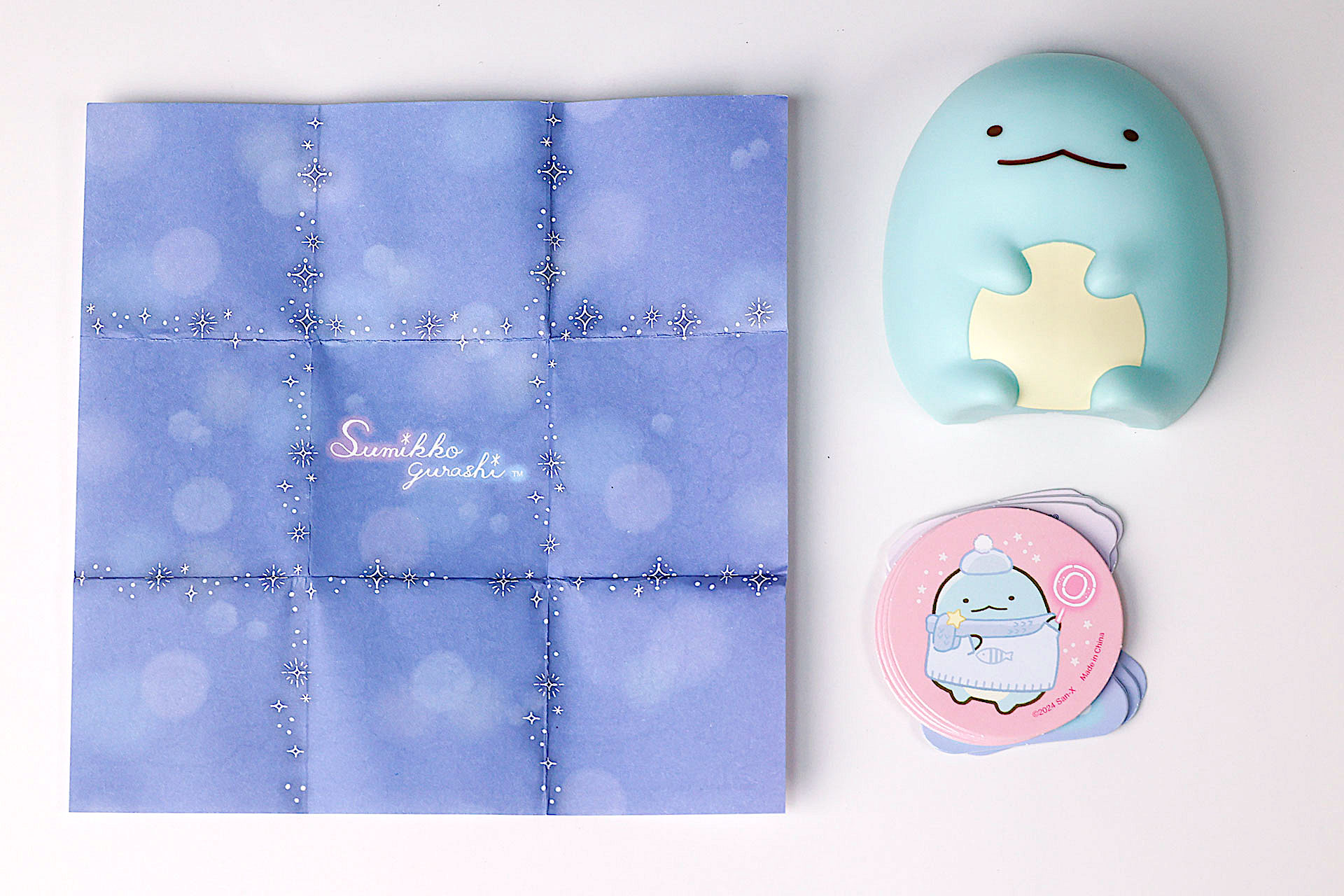 ケースの中には、マス目シートと○×カードが各5枚ずつ入っている