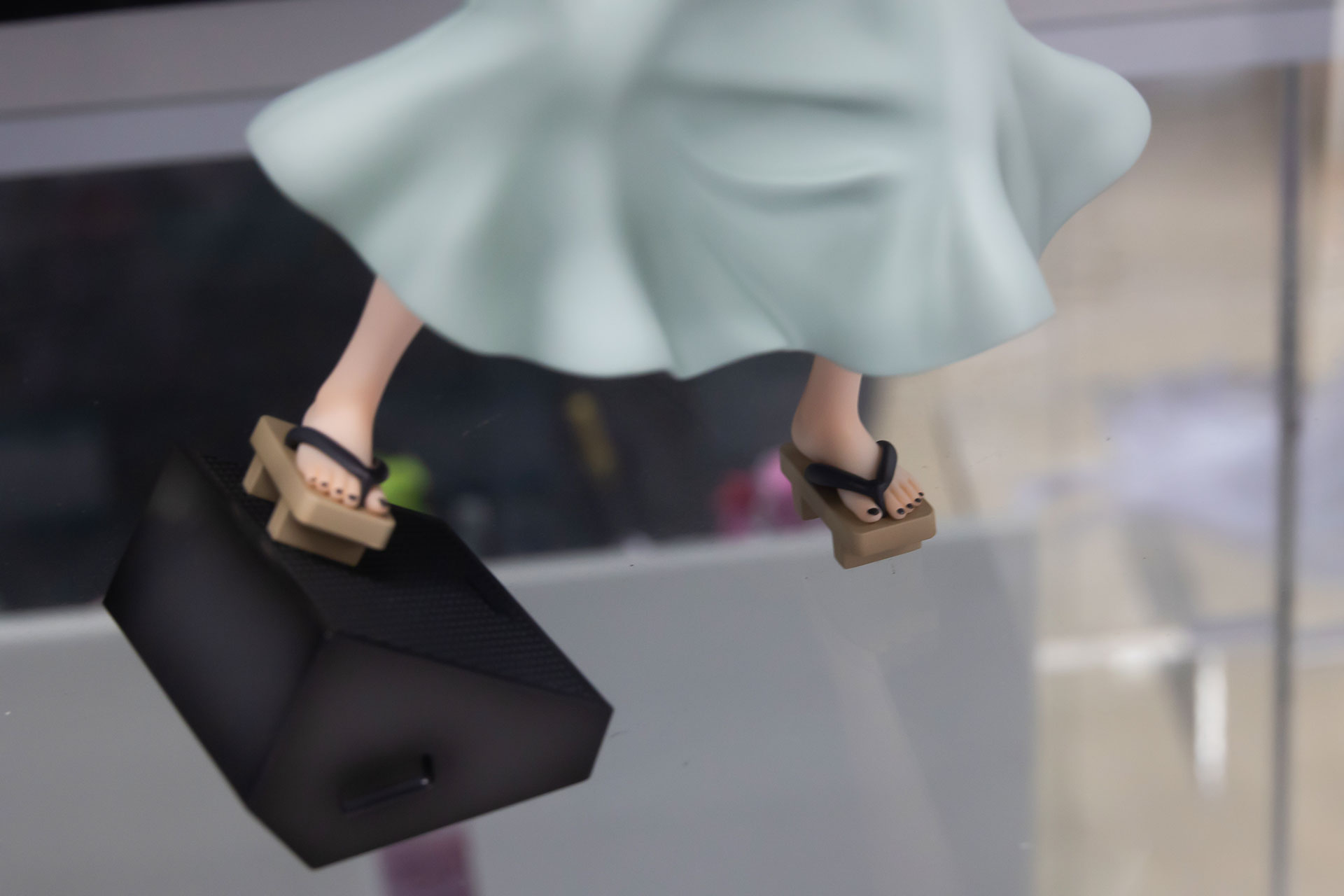 下駄を履いてPAの上に乗せている