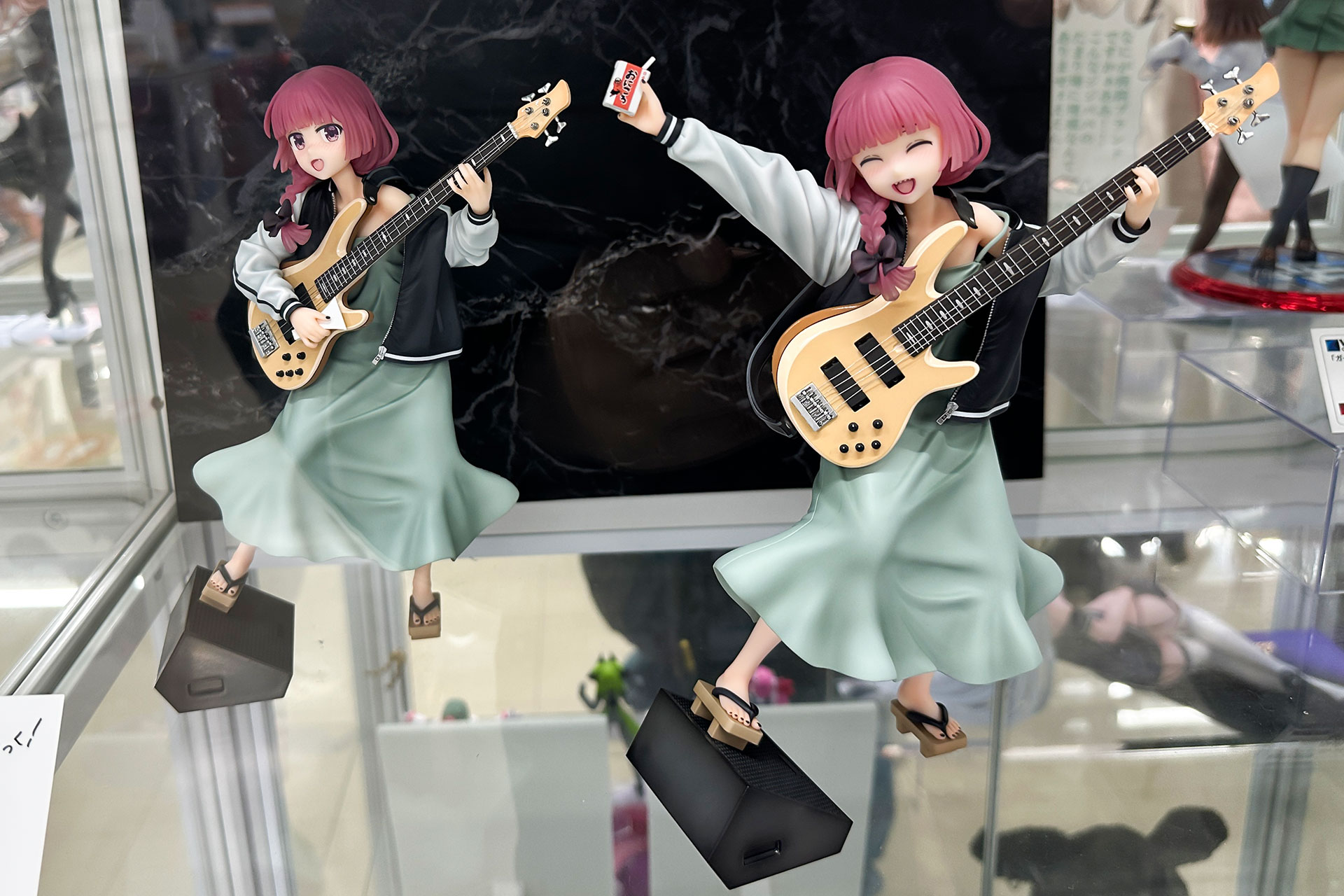 フィギュアの素材はPVCとABSで、全高は約240mmだ