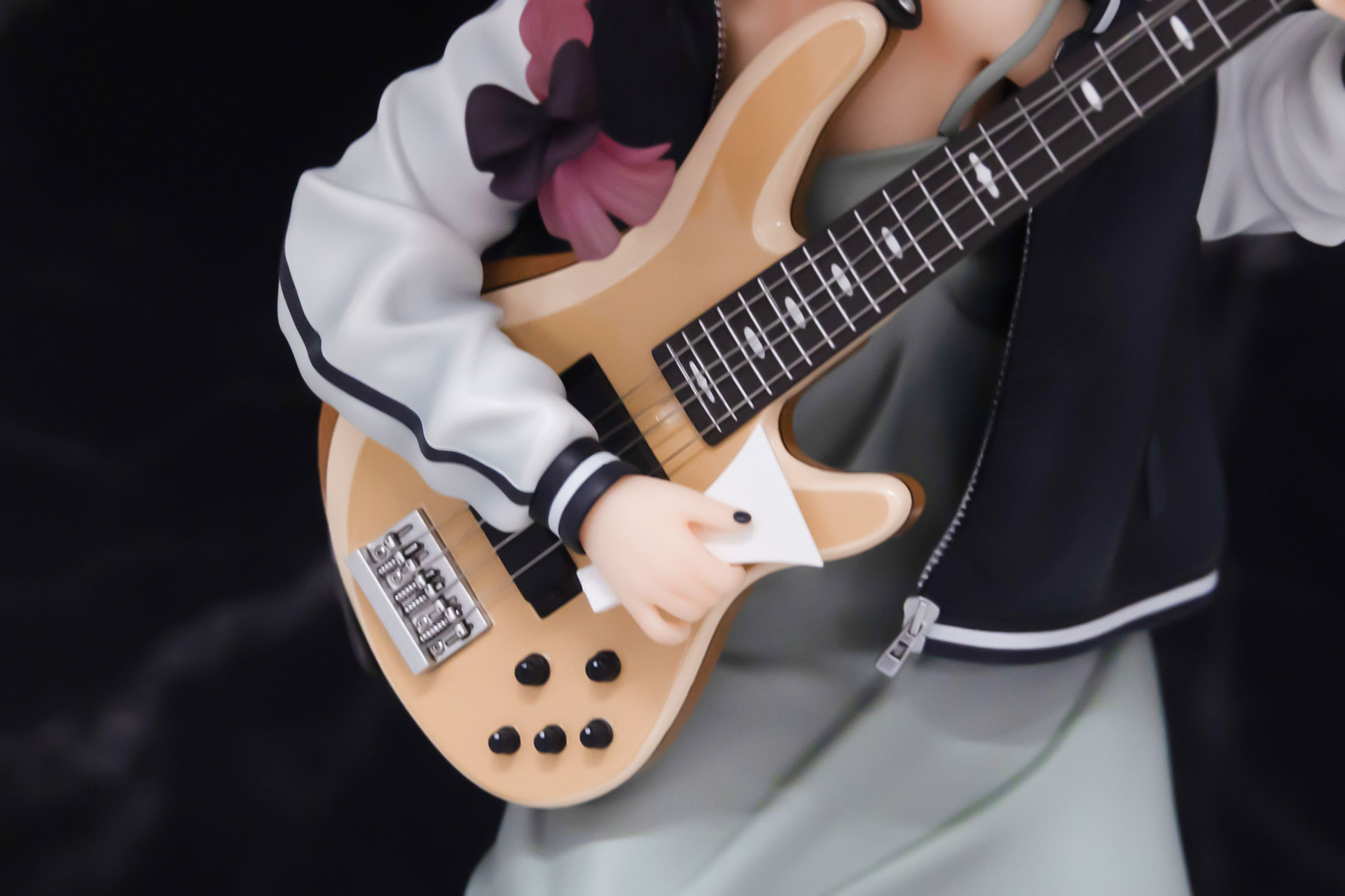 三味線のバチを持ったパーツも用意されている