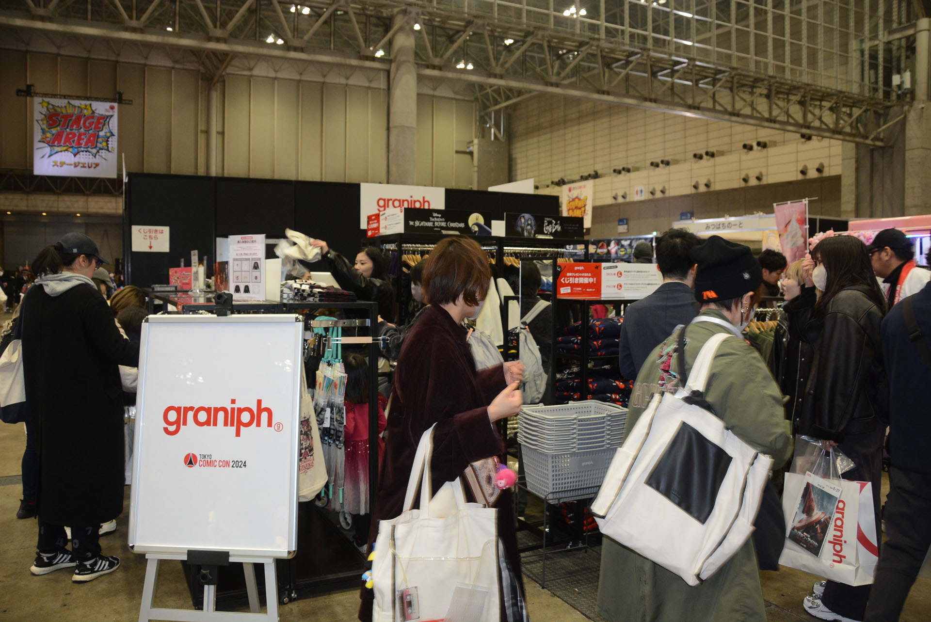 様々なブースが出展されている