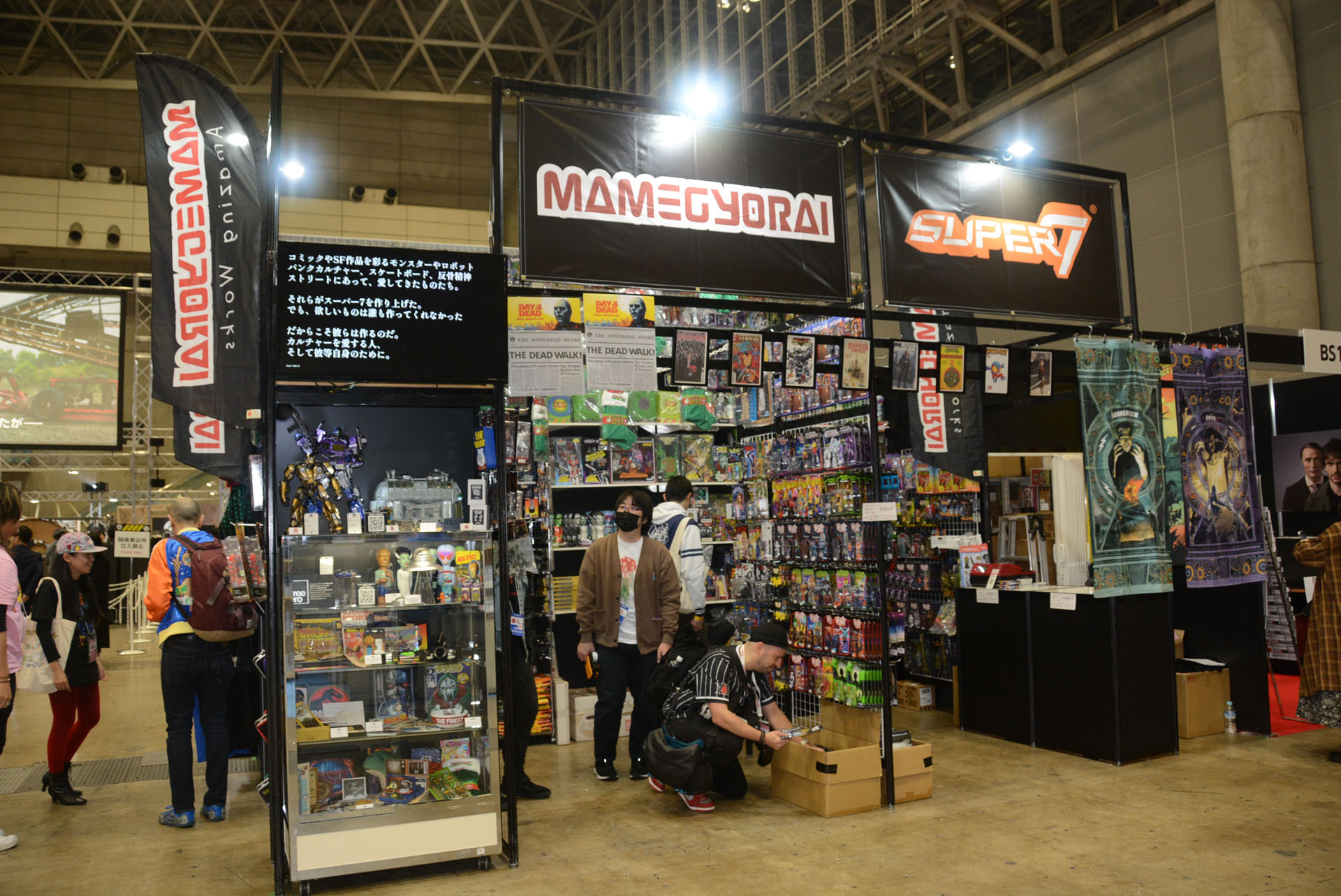 様々なブースが出展されている