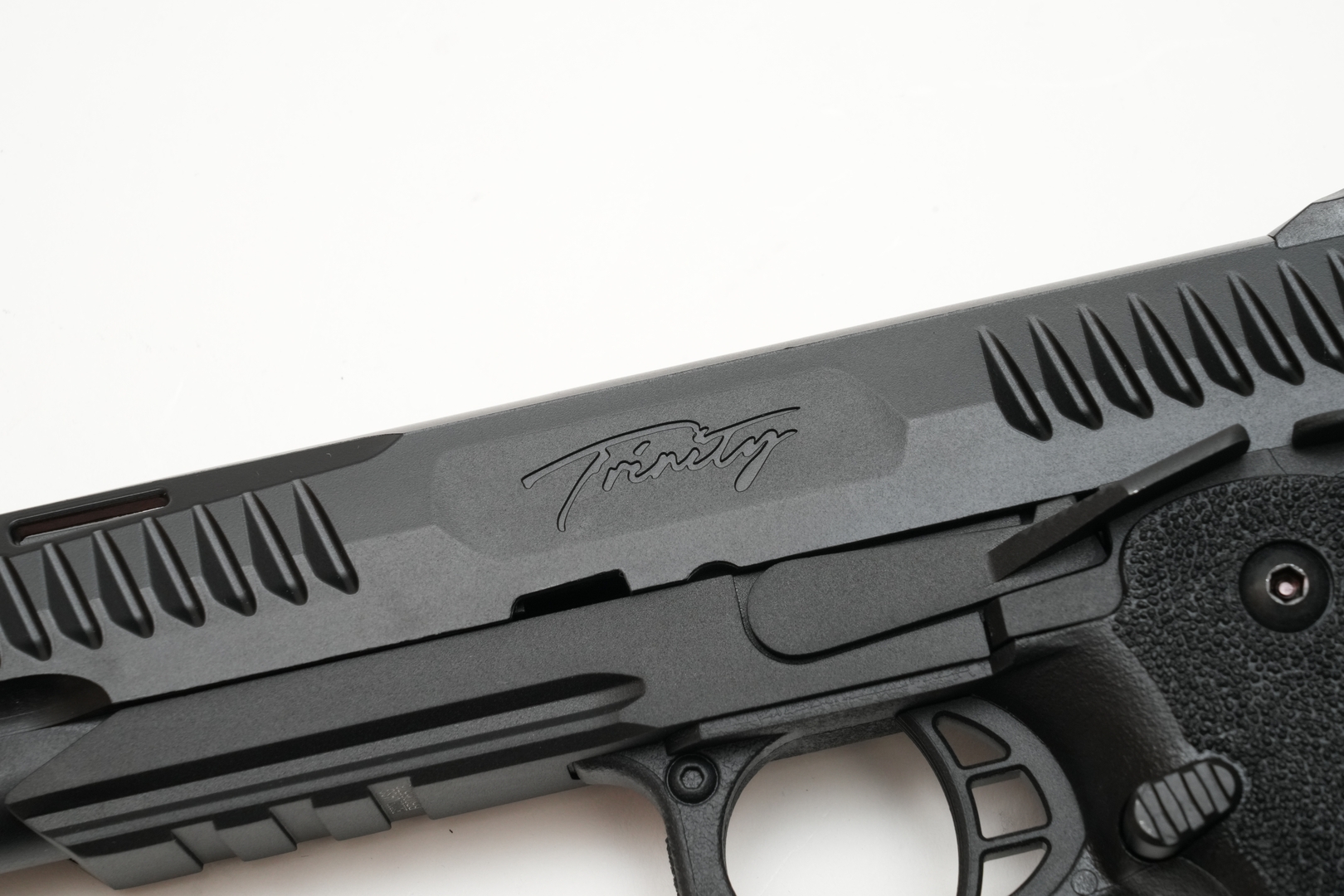 スライドには「Trinity」のロゴが刻まれている