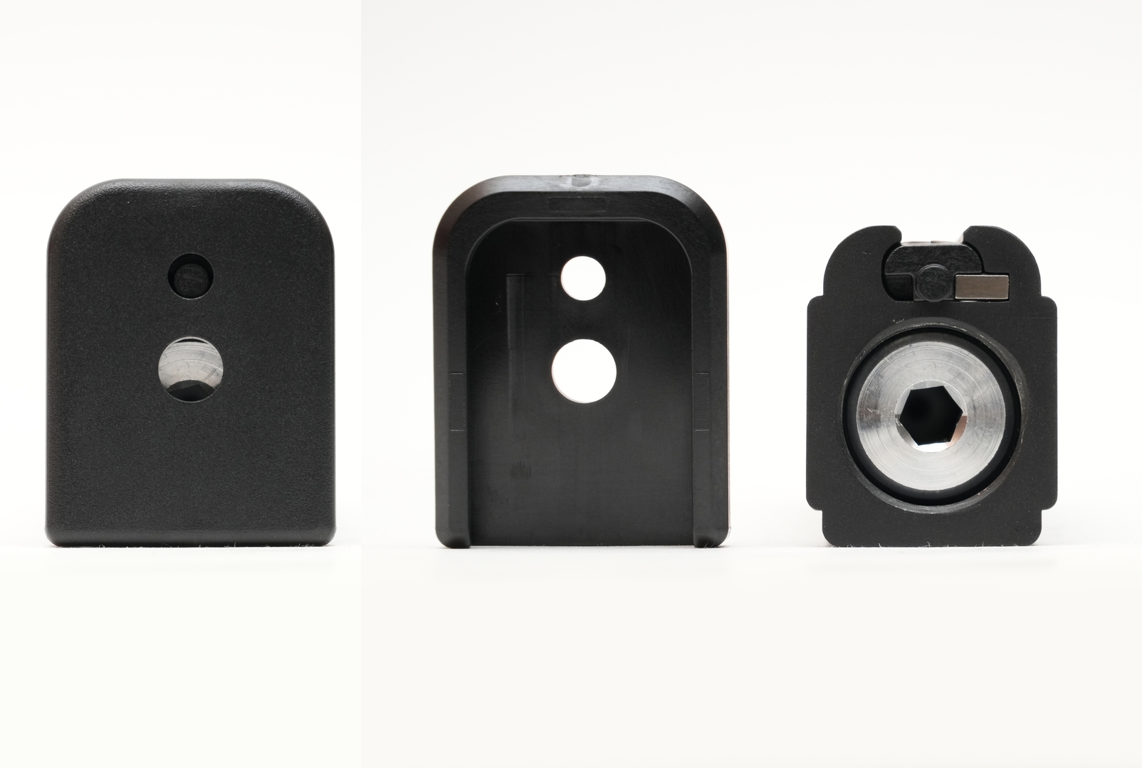 下面。中央はマガジンボトム単体。右はマガジンボトムをはずした際のマガジン下面だ