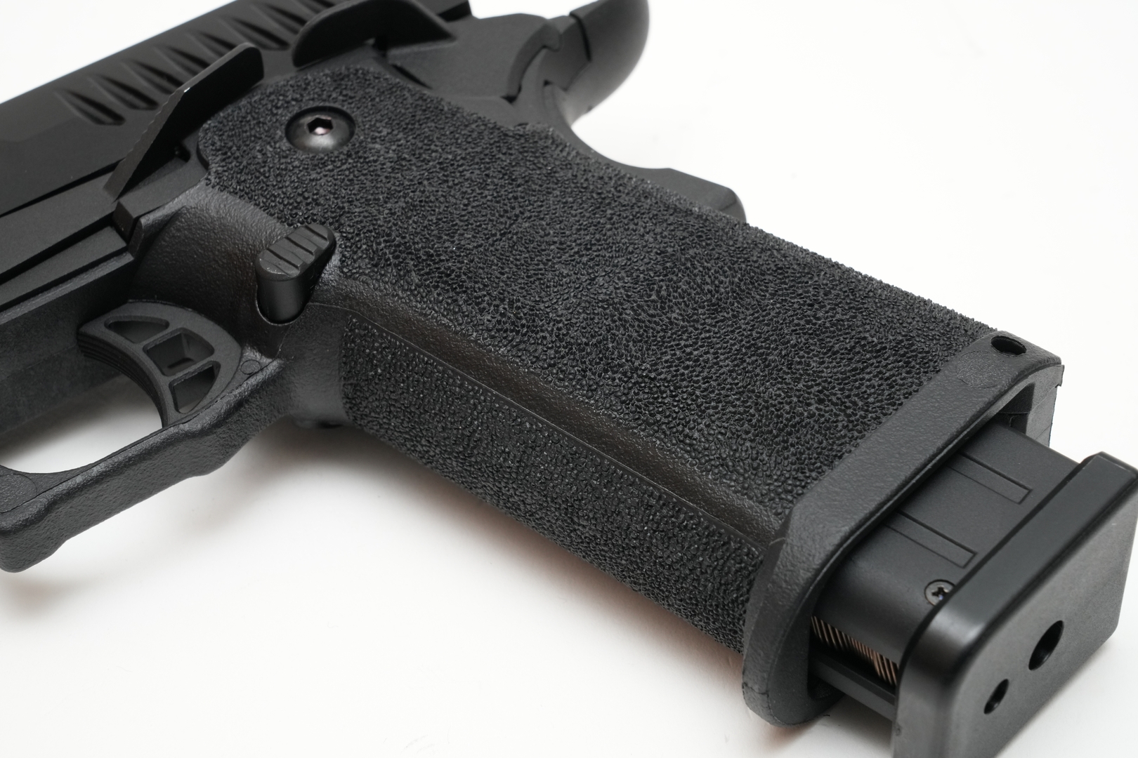 テクスチャーは素手で握っても痛くない絶妙な細かさだ