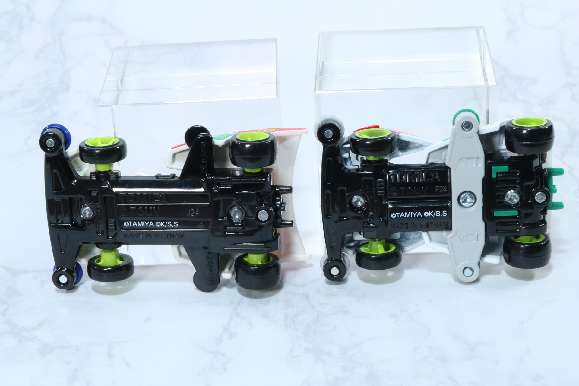 「ハリケーンソニック」（左）と「バンガードソニック」（右）の比較。サイドローラーなどの違いがわかる