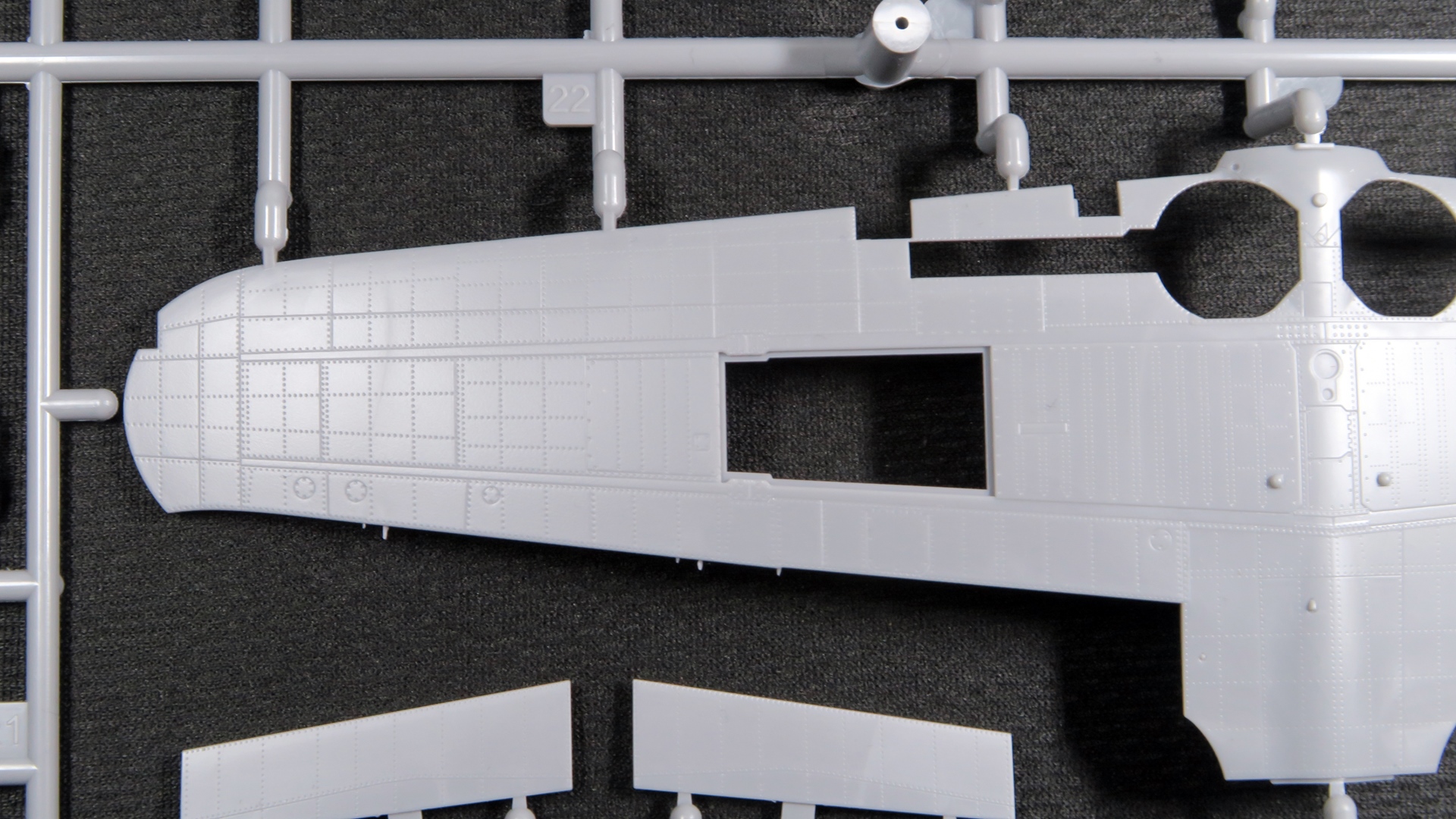 三二型と違い、五二型では翼端を丸く整形したことが特徴