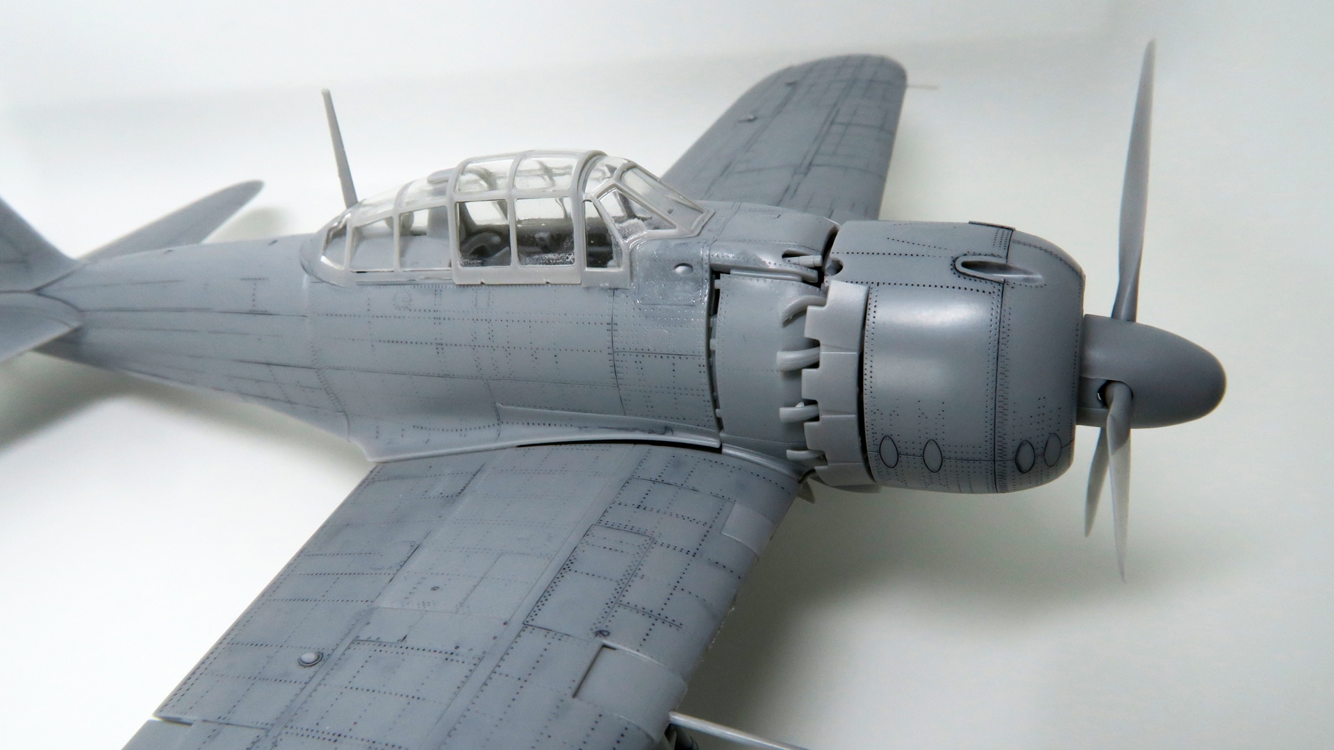 推力式単排気管方式のエンジン周り