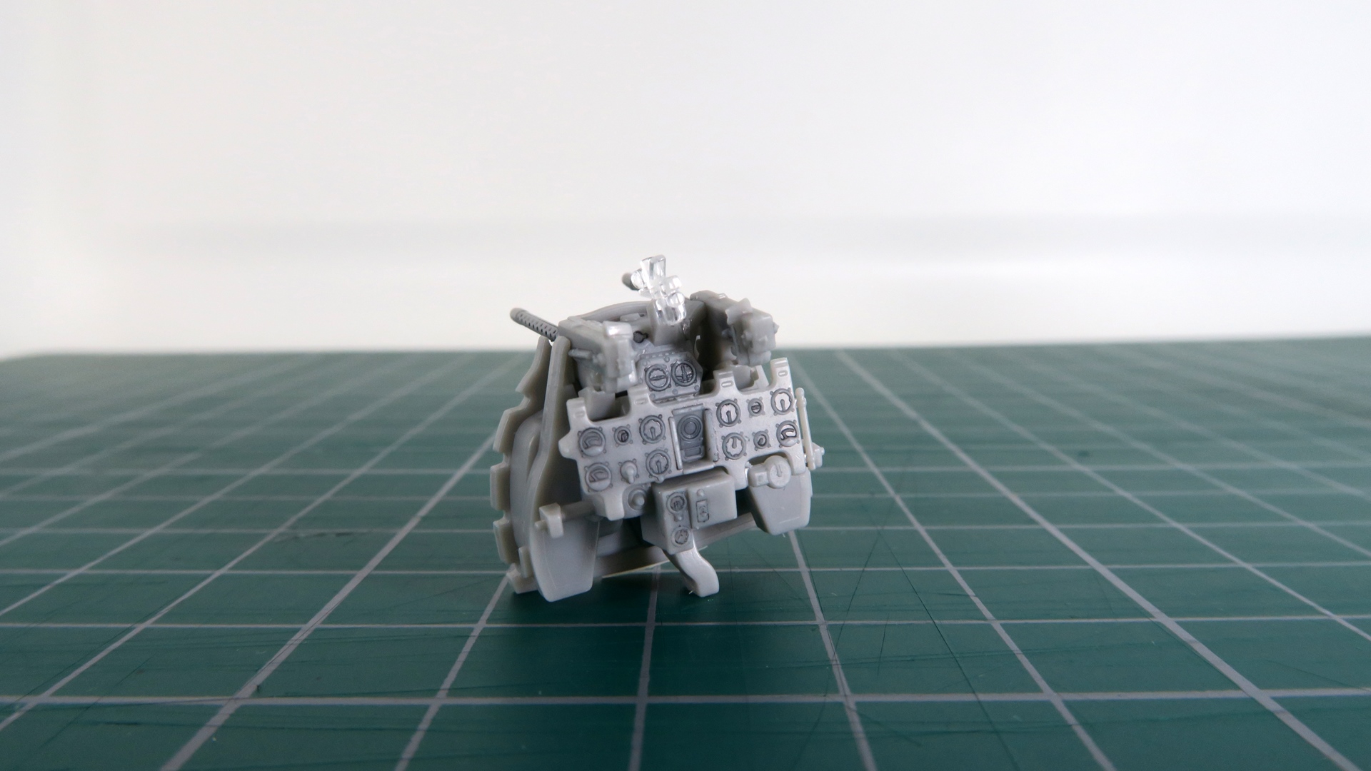 モールドがしっかりしているので、スミ入れするだけでも印象がだいぶかわる