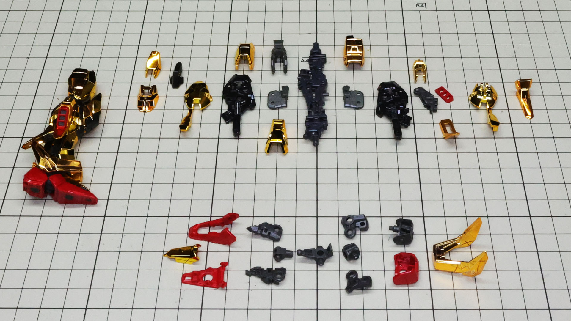 右脚は組んであります。アドヴァンスドMSジョイントのおかげでハイディテールで細かく分けられたパーツを少ない工程で完成させることができます